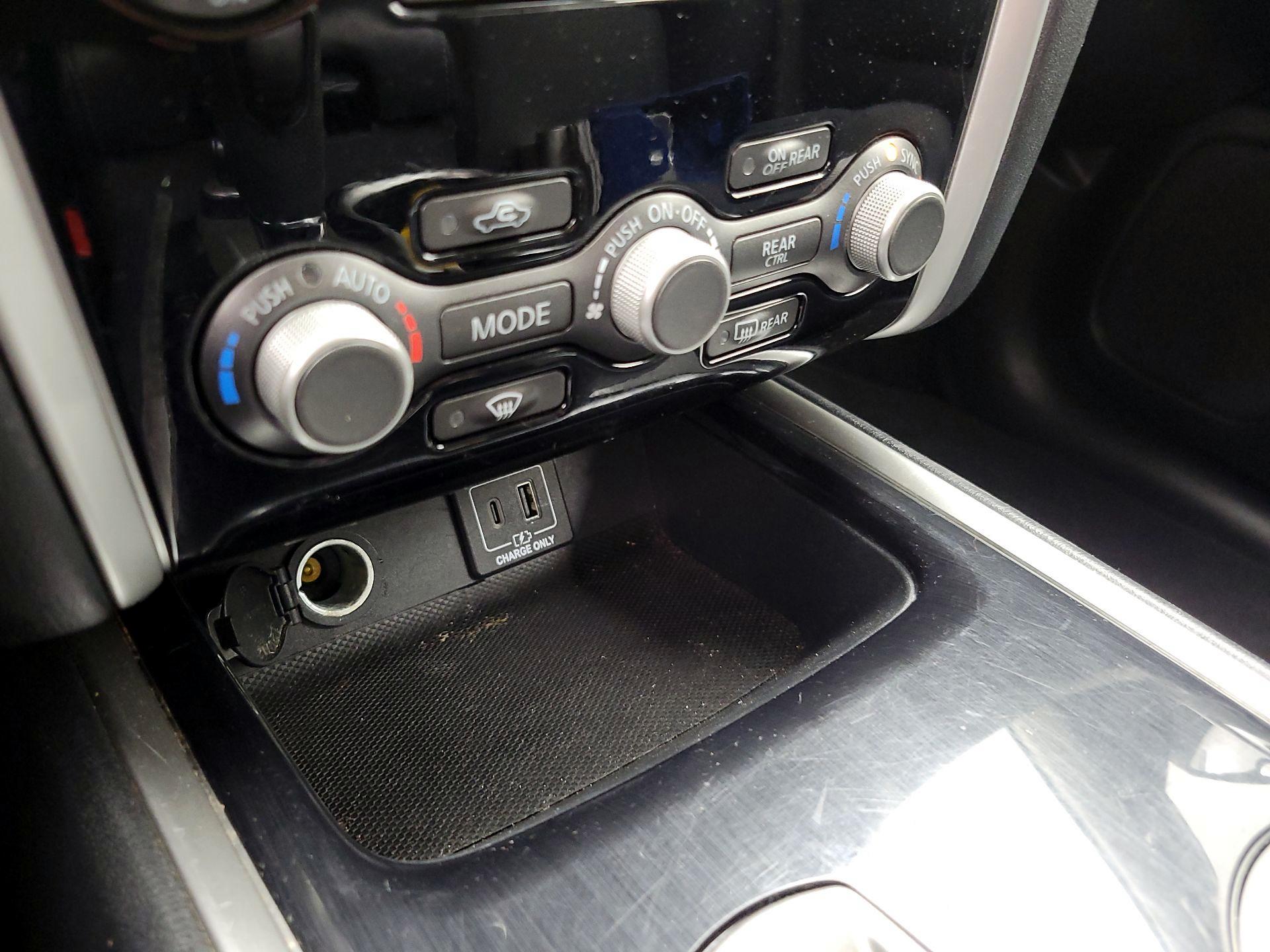 Thumbnail: 2019 Nissan Pathfinder - 16