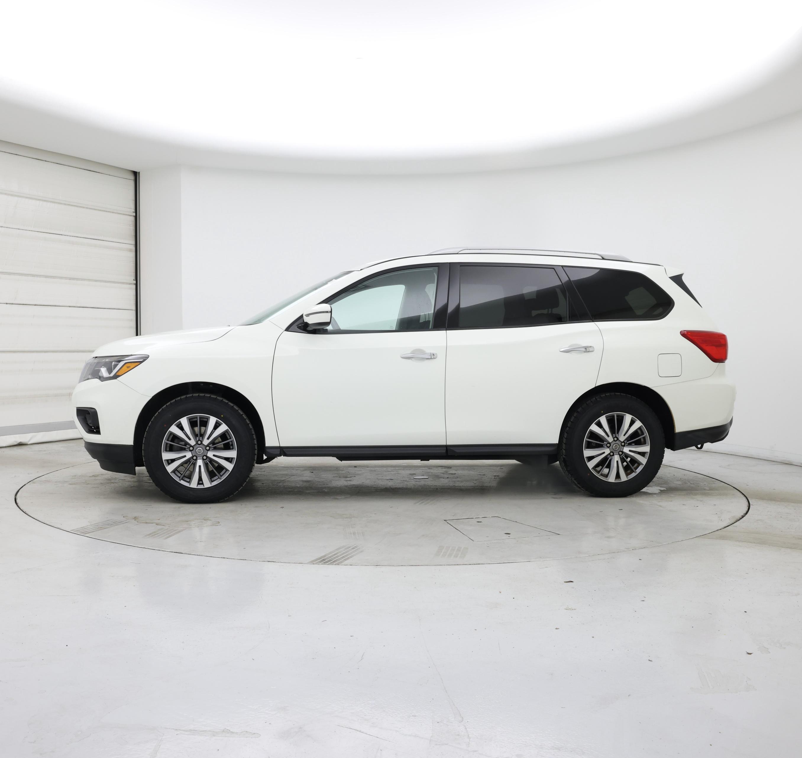 Thumbnail: 2019 Nissan Pathfinder - 3