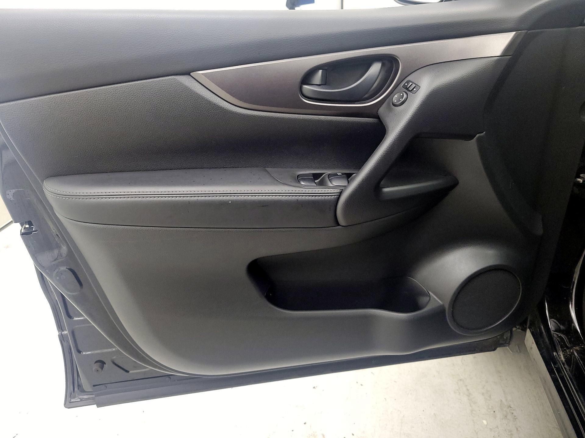 Thumbnail: 2019 Nissan Rogue Sport - 12