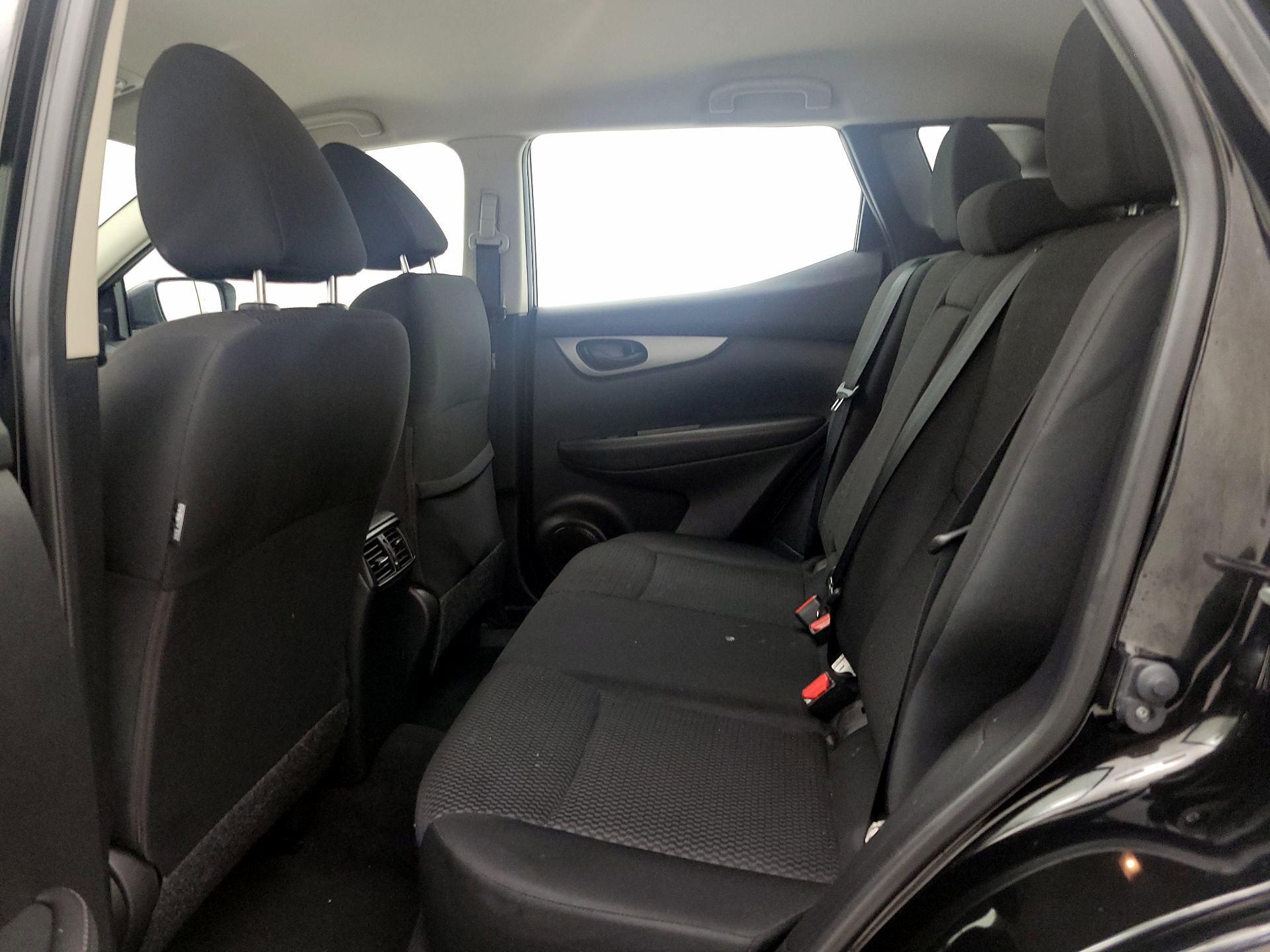 Thumbnail: 2019 Nissan Rogue Sport - 18