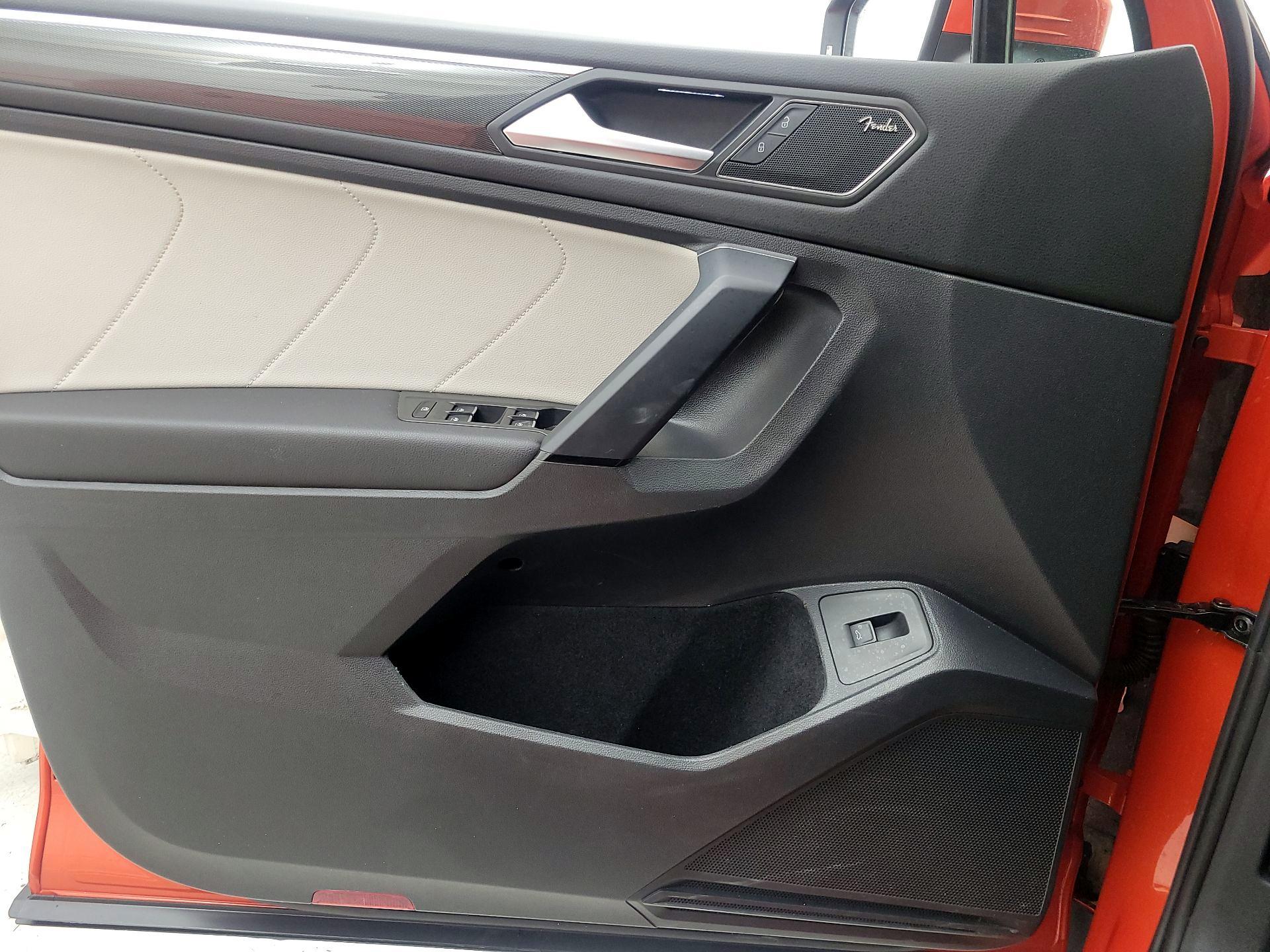 Thumbnail: 2019 Volkswagen Tiguan - 12