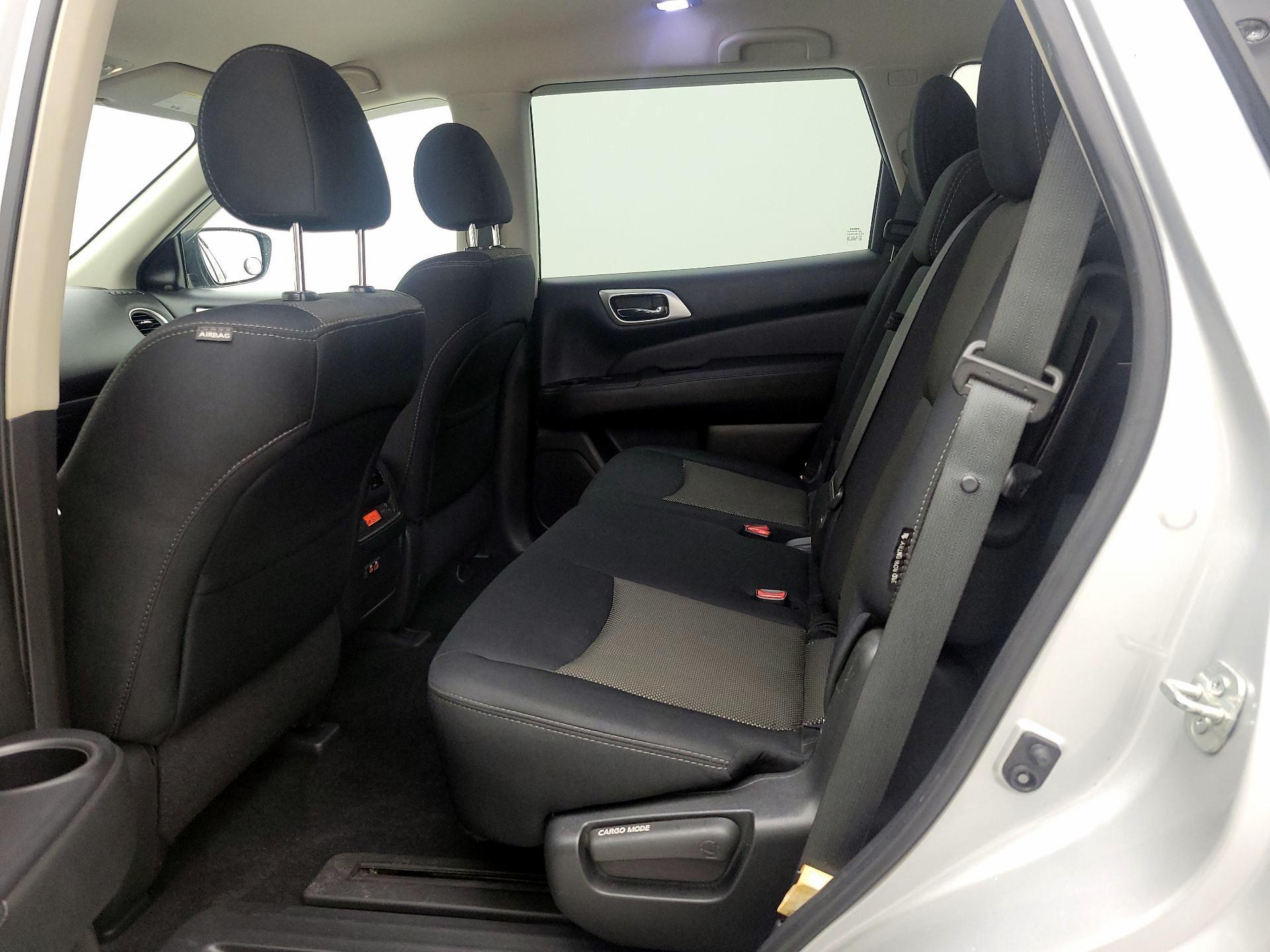 Thumbnail: 2019 Nissan Pathfinder - 17