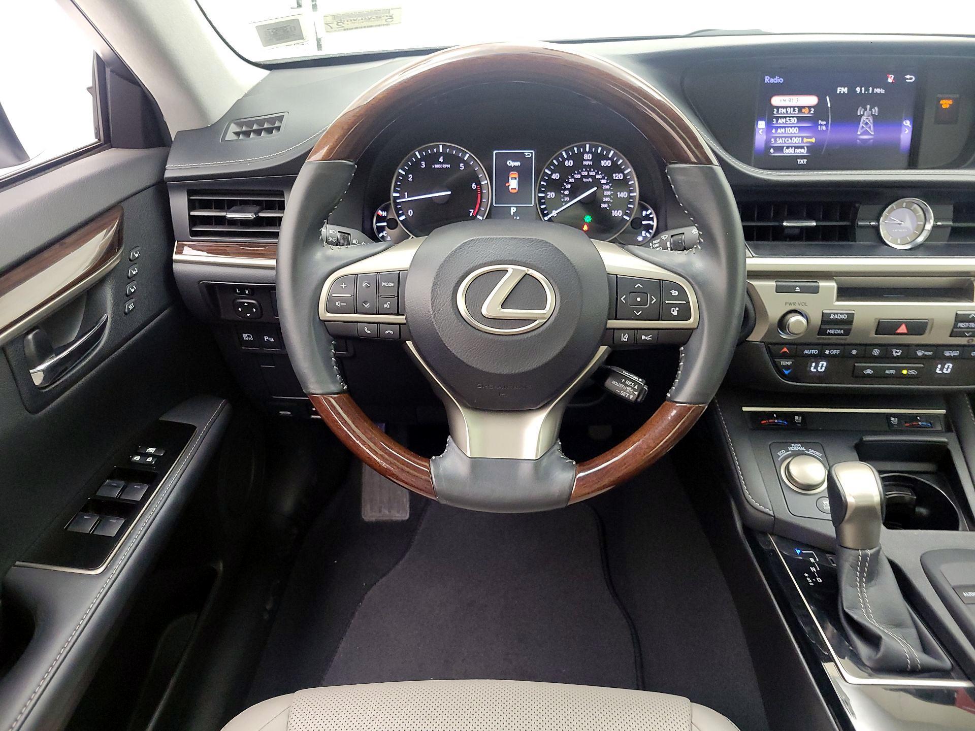 Thumbnail: 2017 Lexus ES - 10