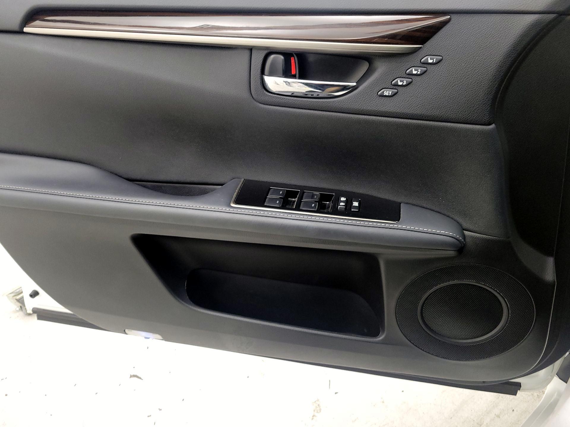 Thumbnail: 2017 Lexus ES - 12