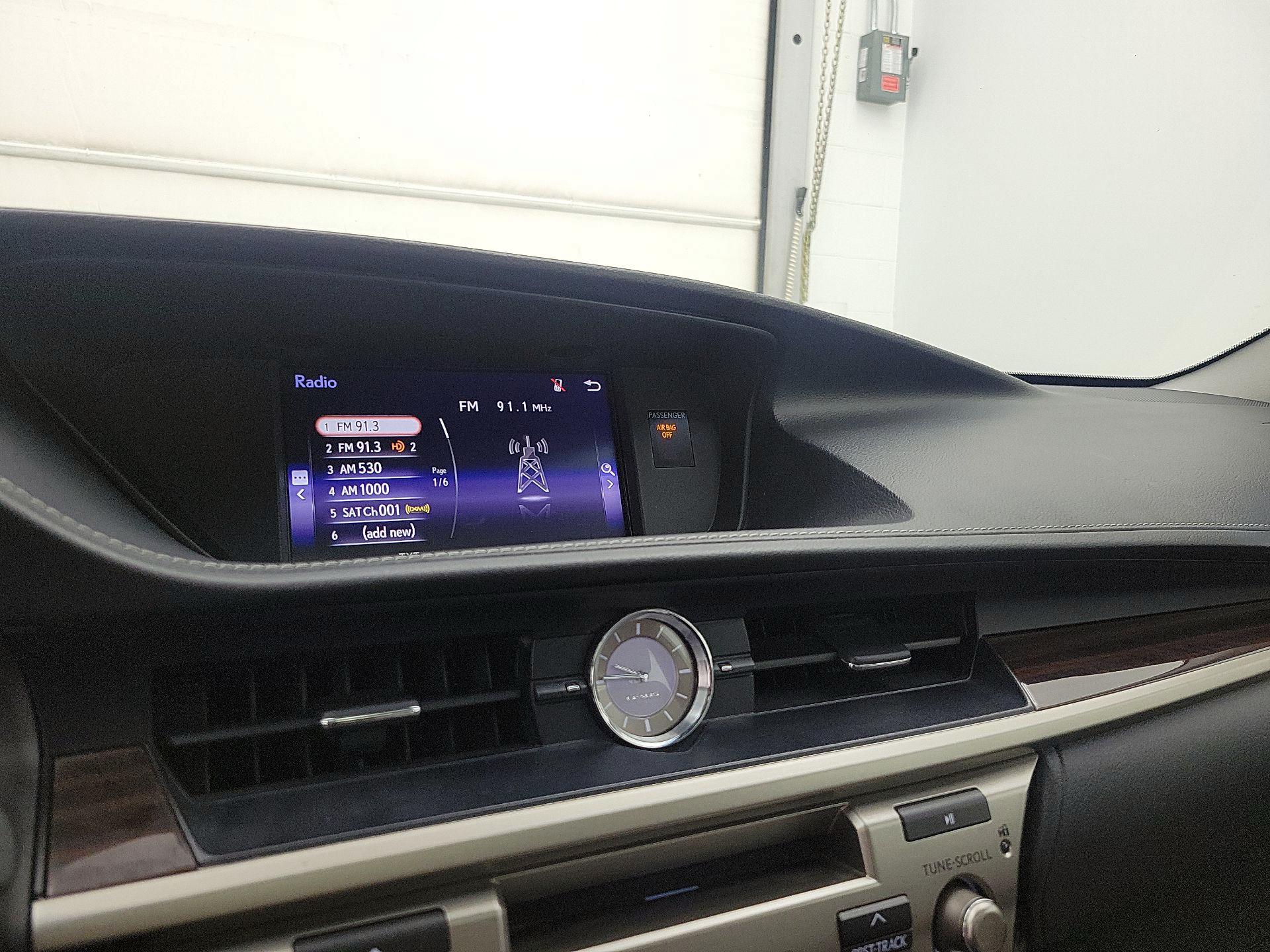 Thumbnail: 2017 Lexus ES - 15