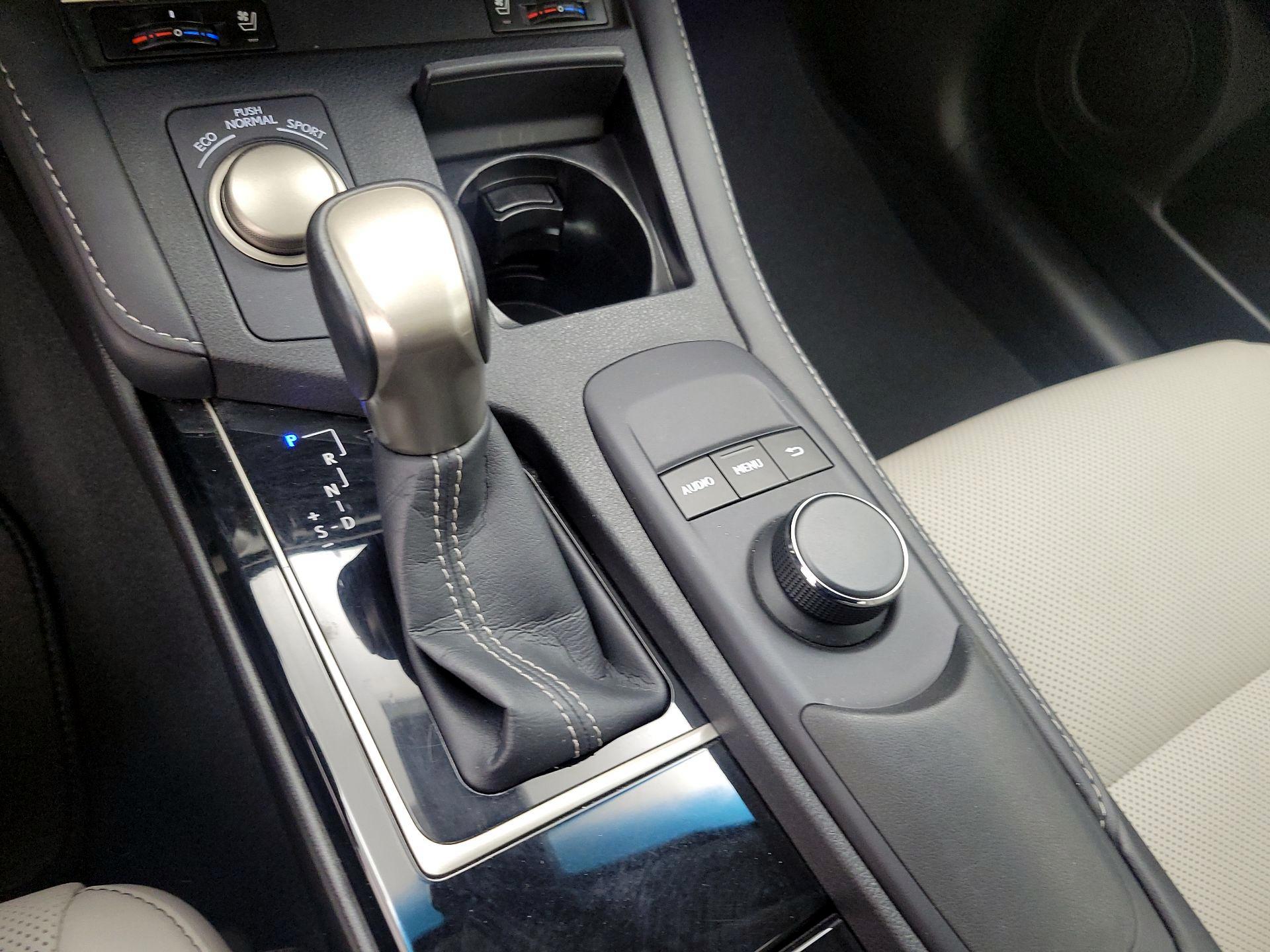 Thumbnail: 2017 Lexus ES - 17