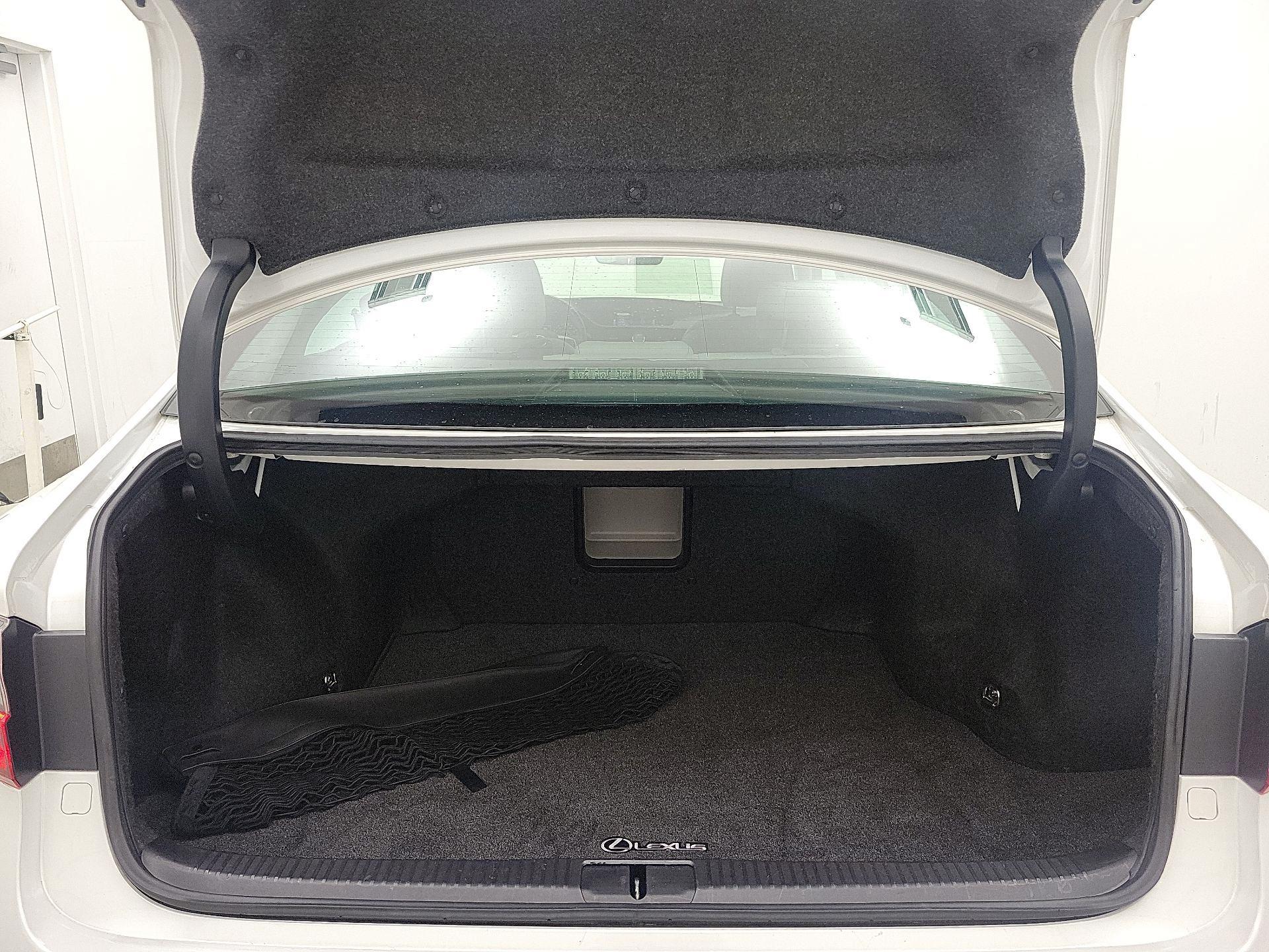 Thumbnail: 2017 Lexus ES - 20