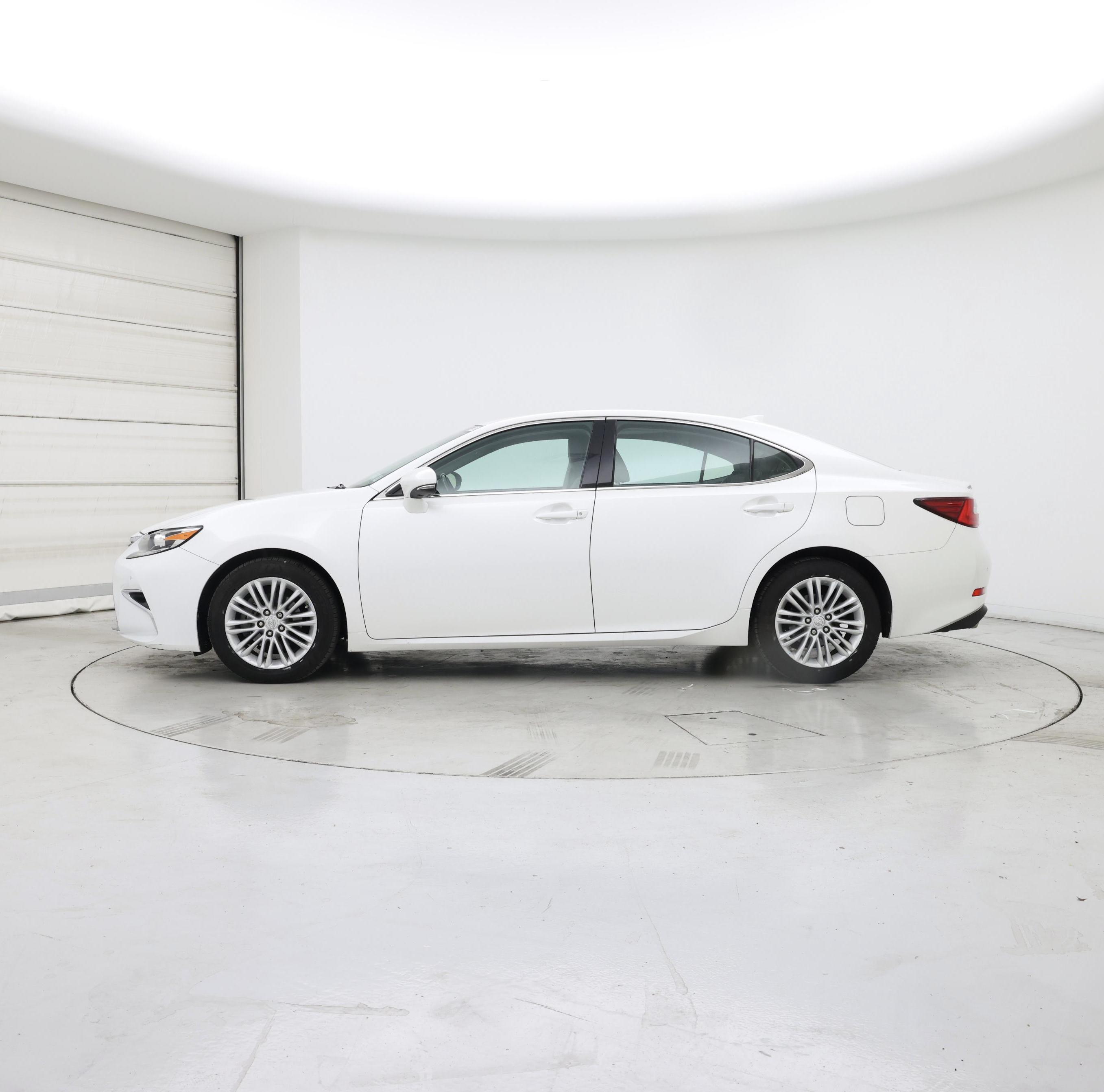 Thumbnail: 2017 Lexus ES - 3