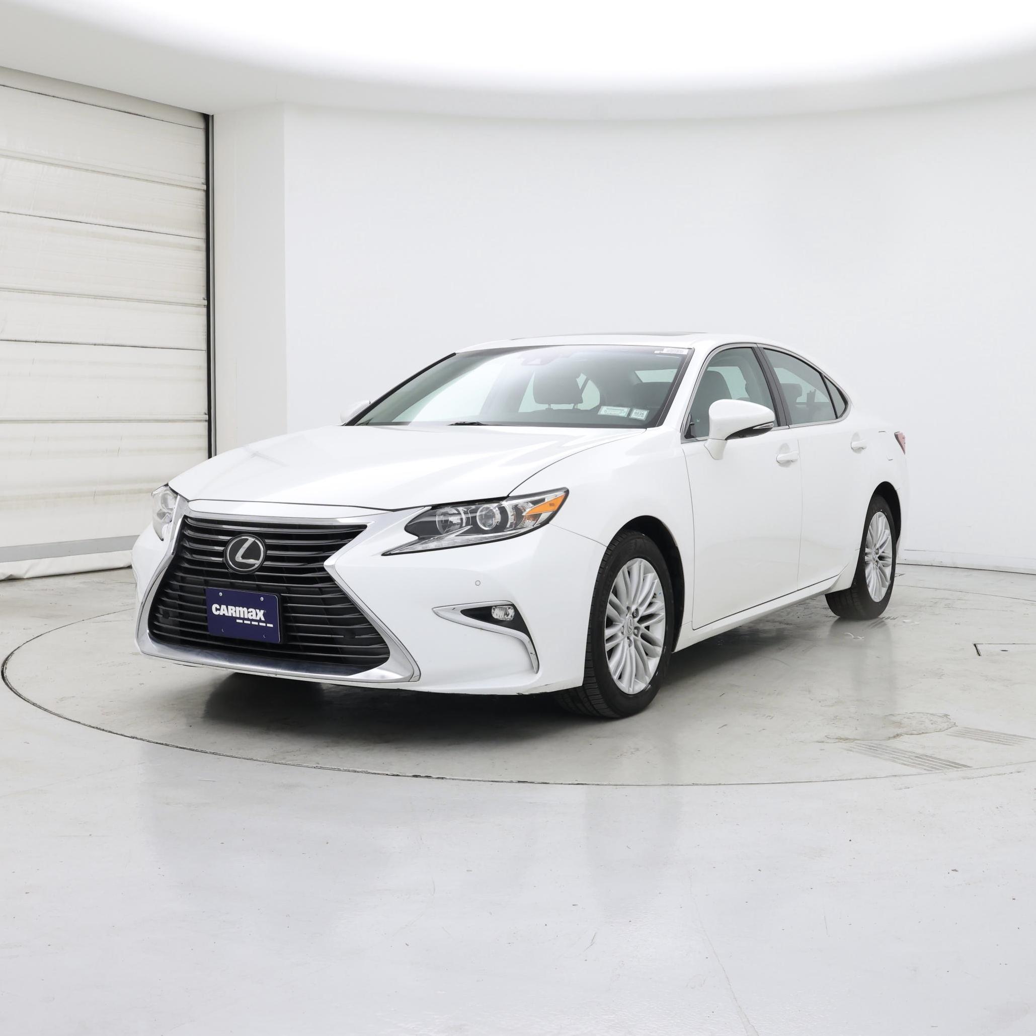 Thumbnail: 2017 Lexus ES - 4