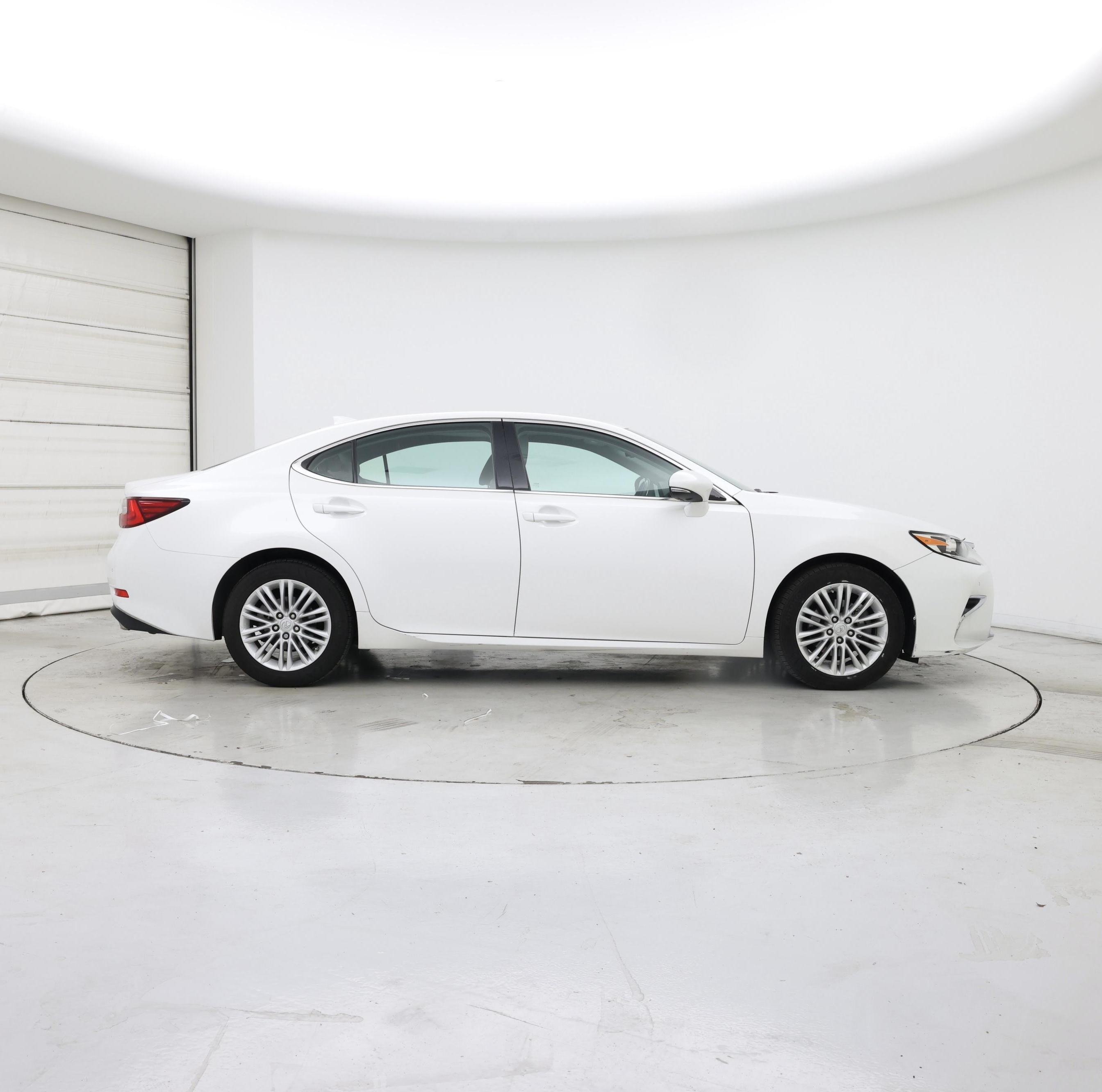 Thumbnail: 2017 Lexus ES - 7