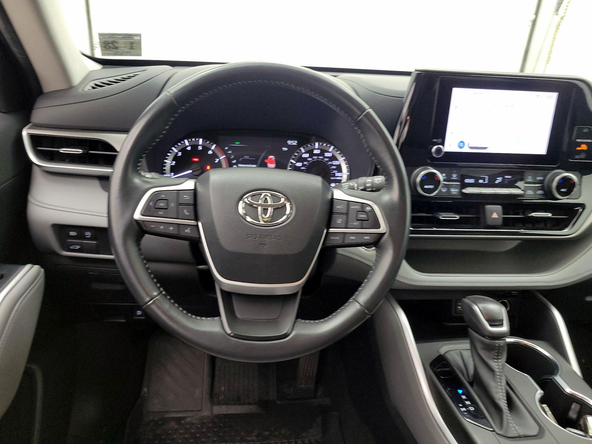 Thumbnail: 2023 Toyota Highlander - 10