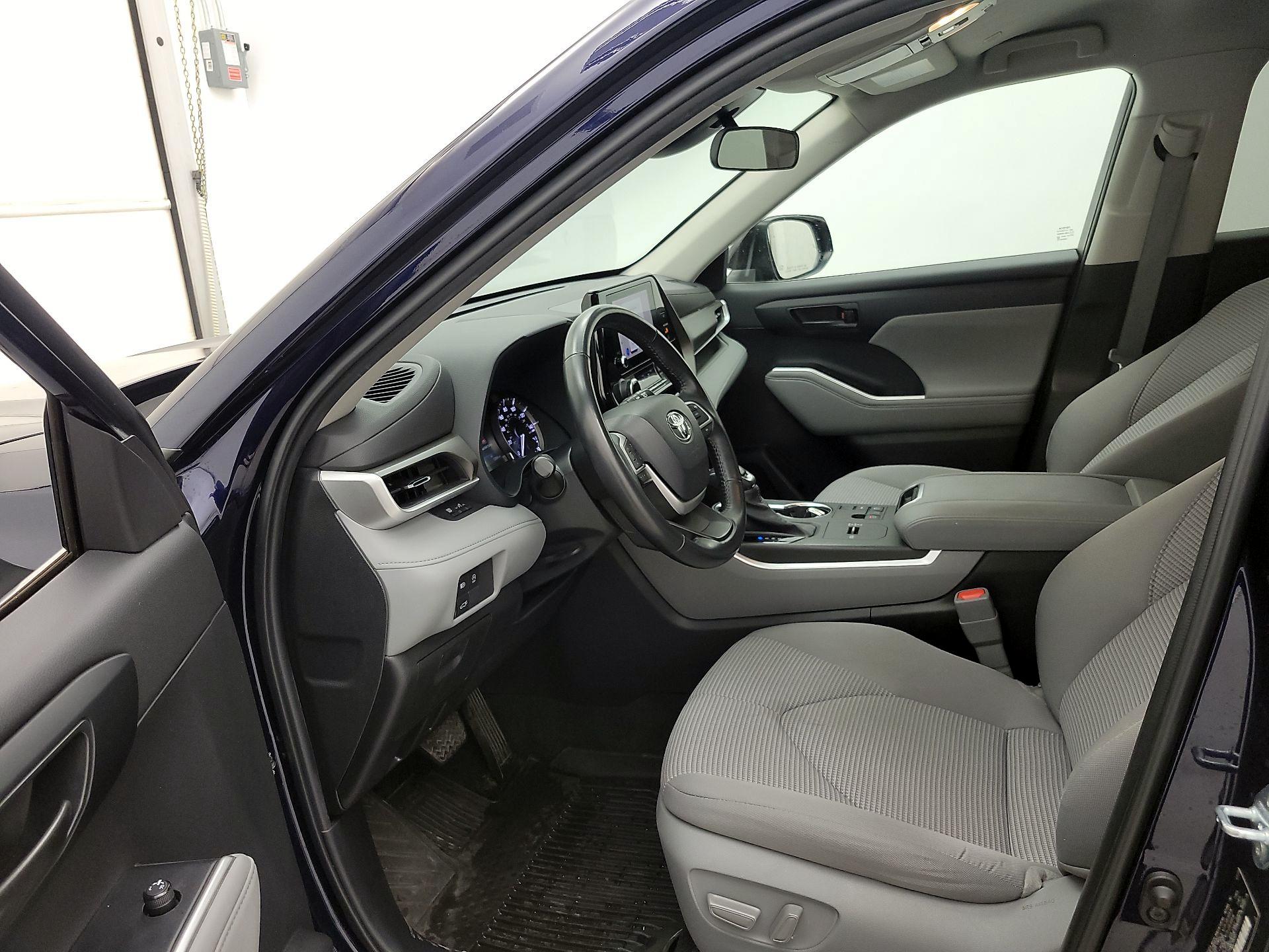 Thumbnail: 2023 Toyota Highlander - 11