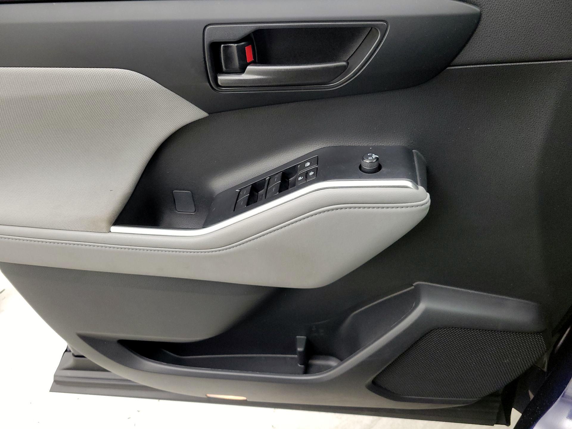 Thumbnail: 2023 Toyota Highlander - 12