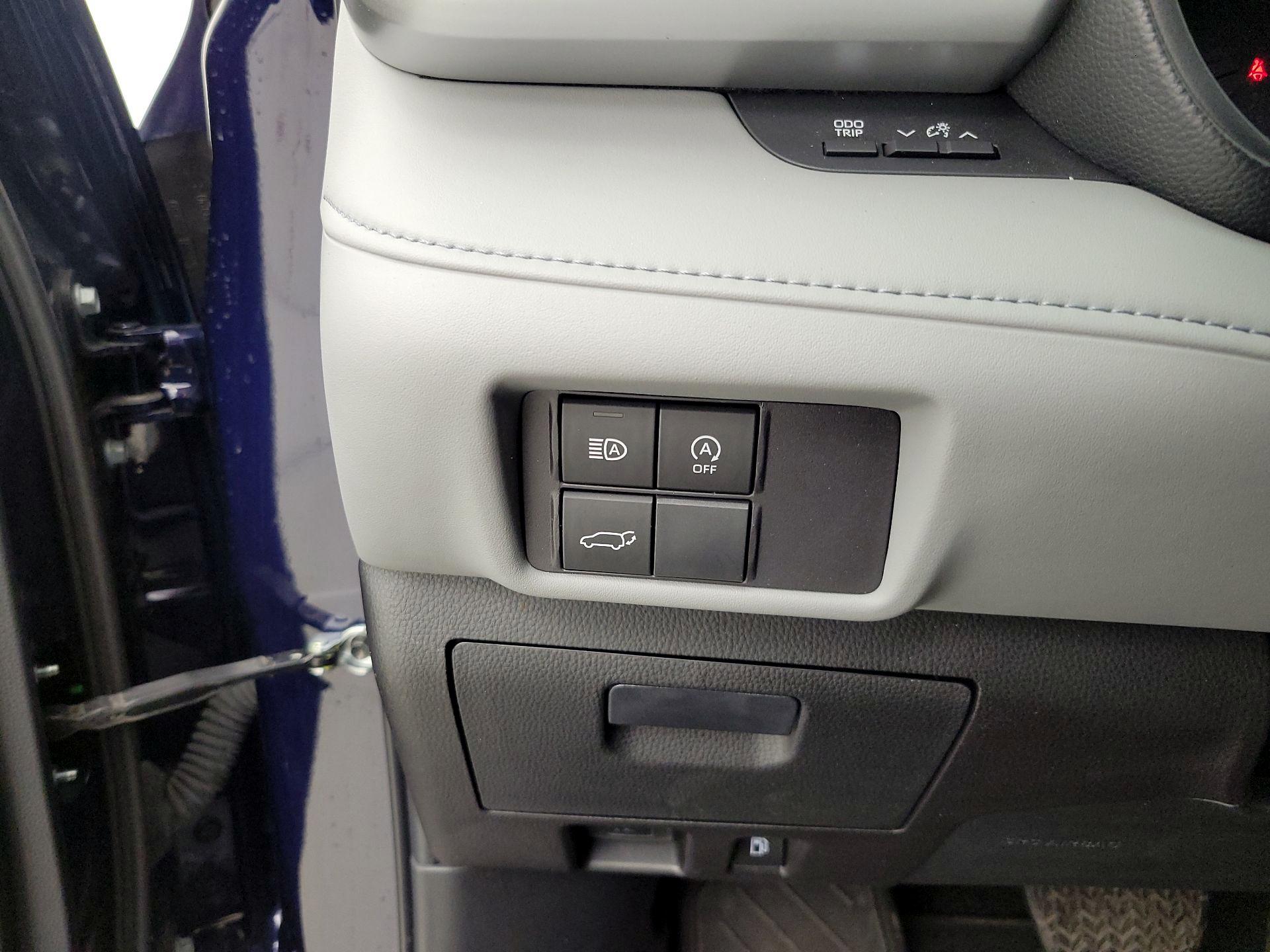 Thumbnail: 2023 Toyota Highlander - 13