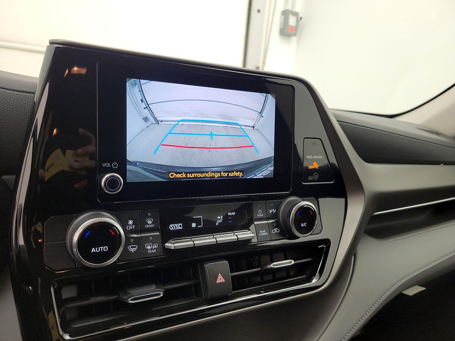 Thumbnail: 2023 Toyota Highlander - 14