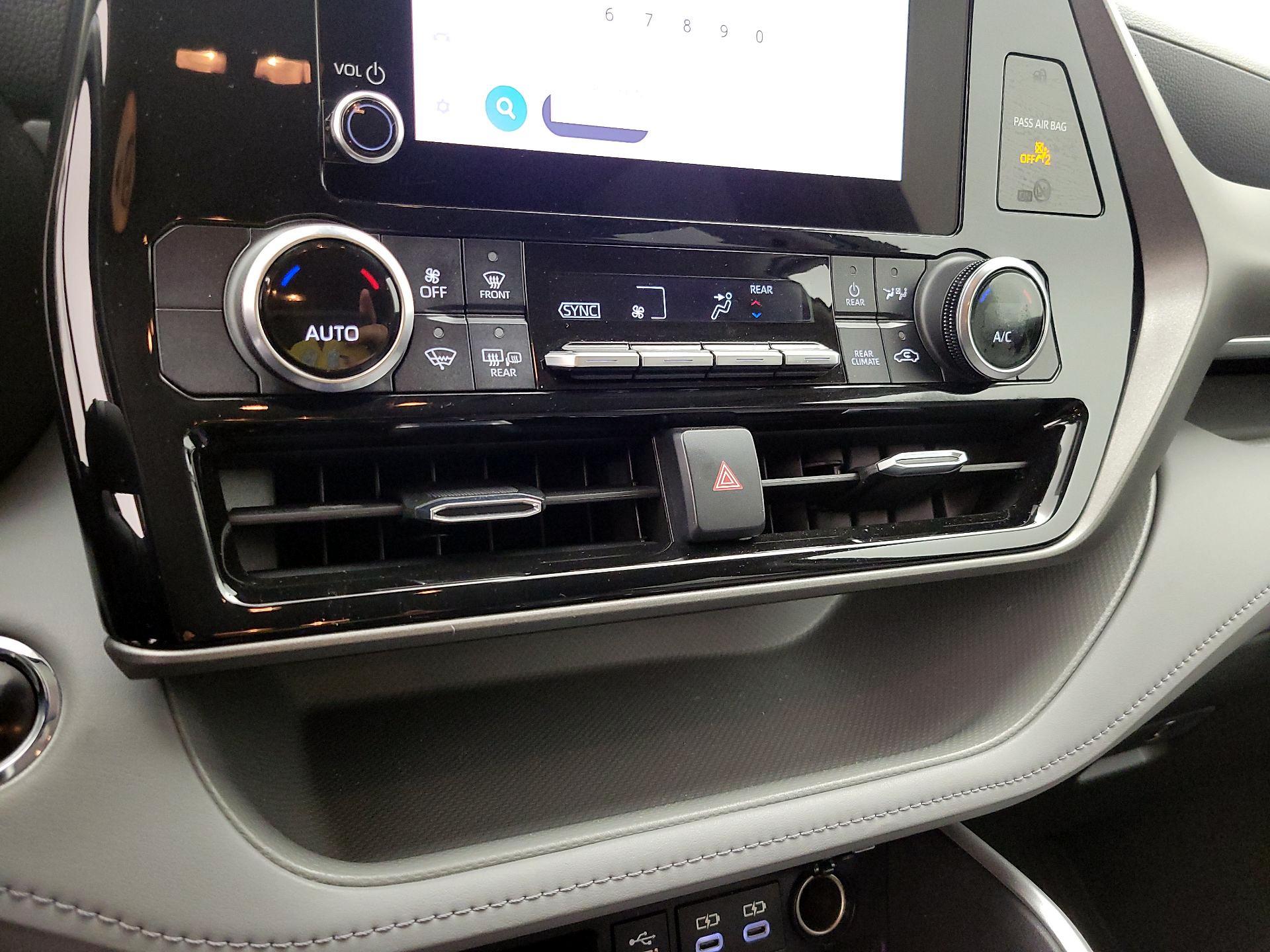 Thumbnail: 2023 Toyota Highlander - 16