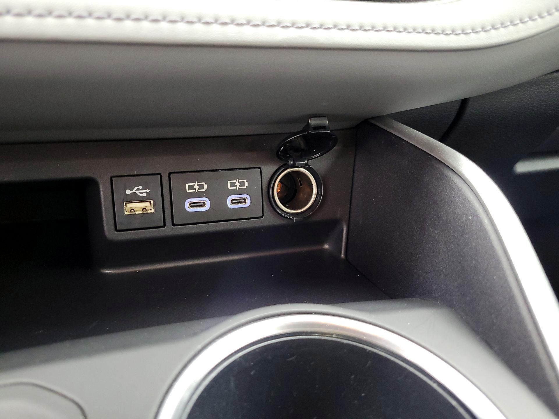 Thumbnail: 2023 Toyota Highlander - 18