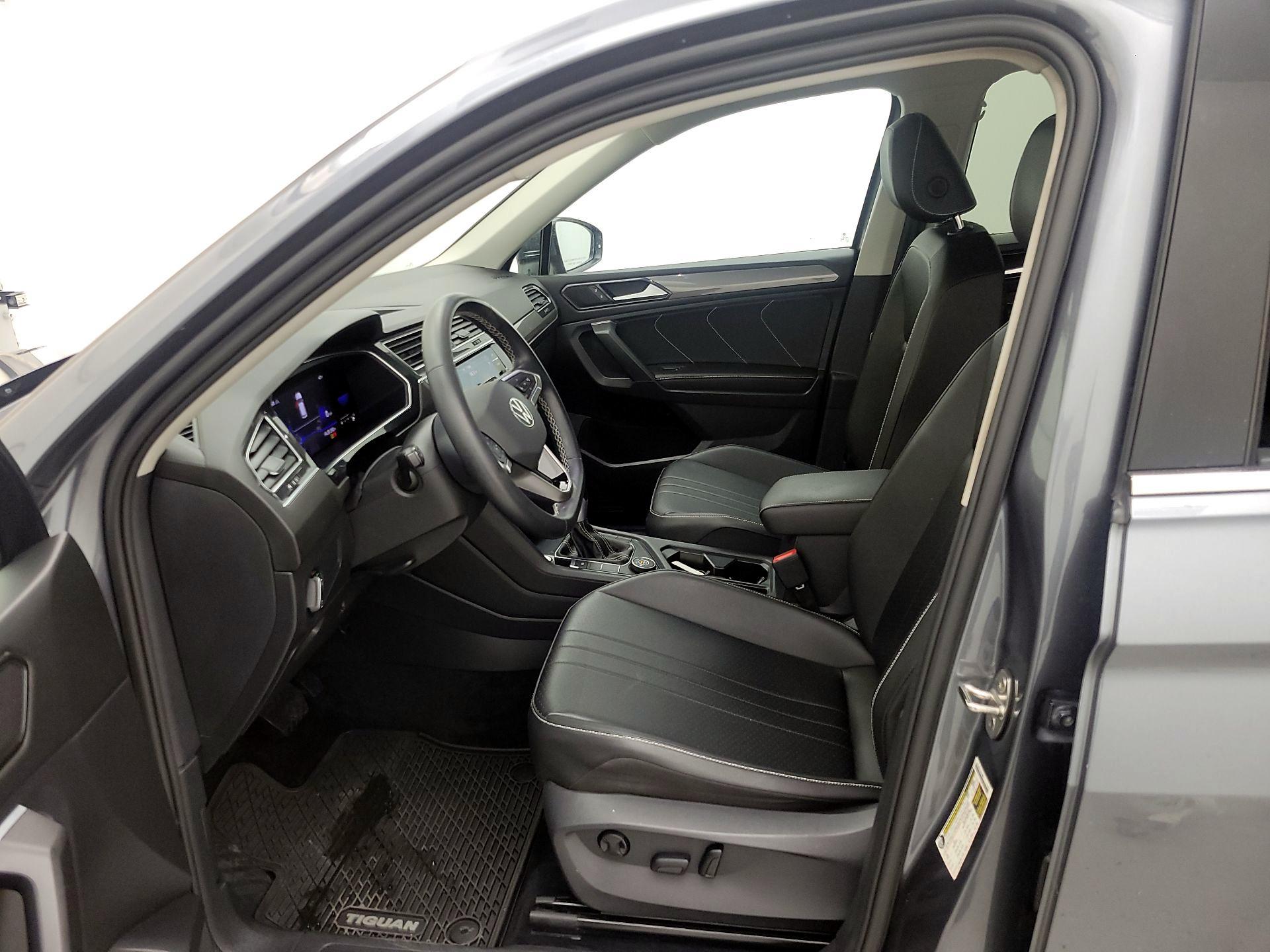 Thumbnail: 2022 Volkswagen Tiguan - 11