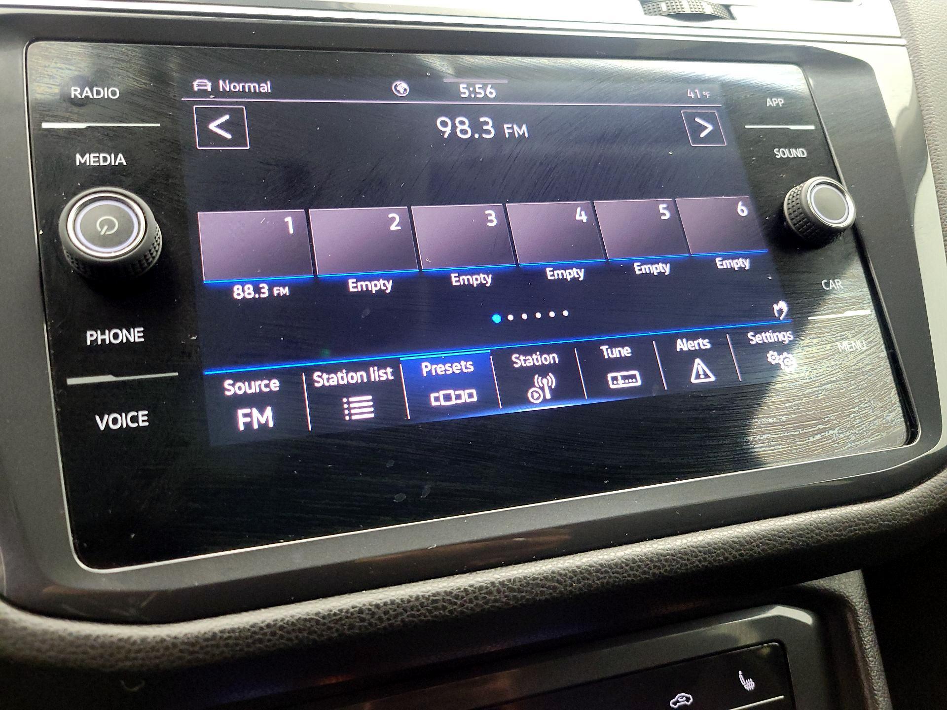 Thumbnail: 2022 Volkswagen Tiguan - 15