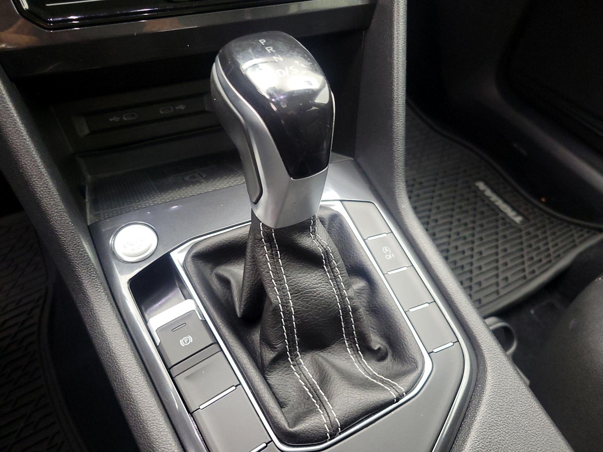 Thumbnail: 2022 Volkswagen Tiguan - 17