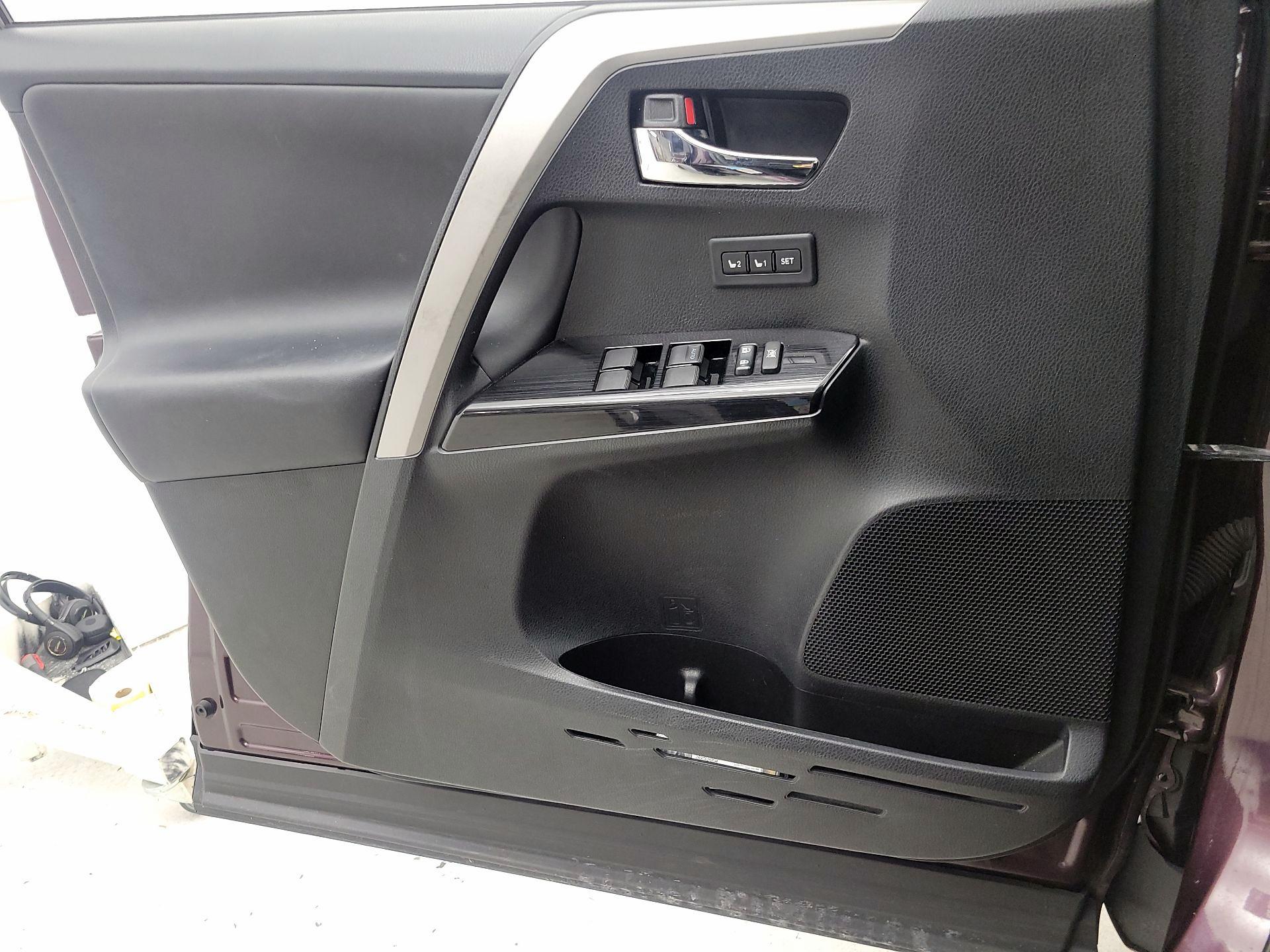 Thumbnail: 2016 Toyota RAV4 - 12