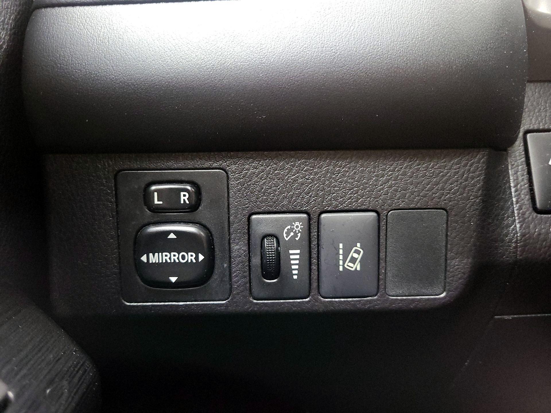 Thumbnail: 2016 Toyota RAV4 - 13