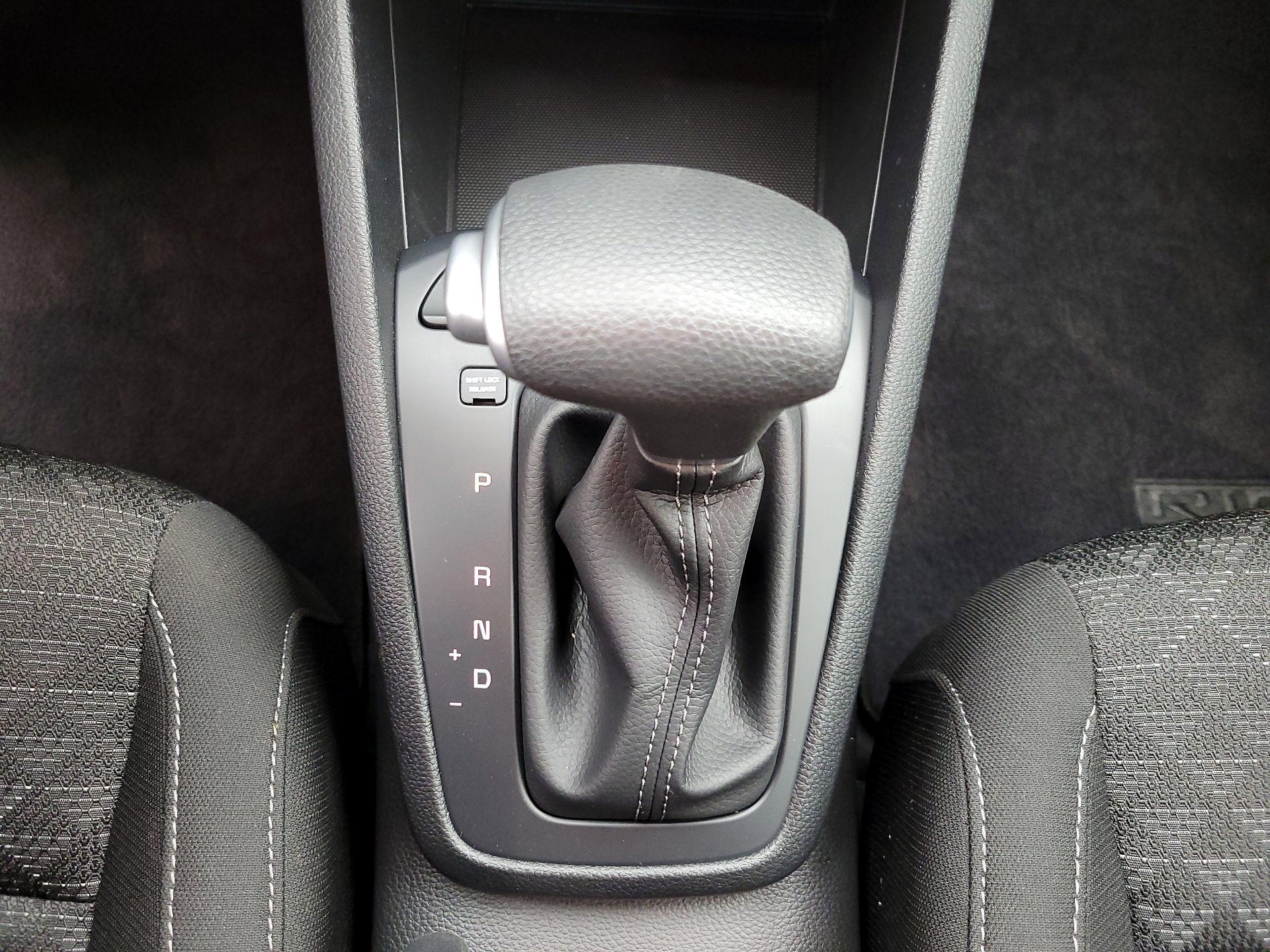 Thumbnail: 2022 Kia Rio - 17