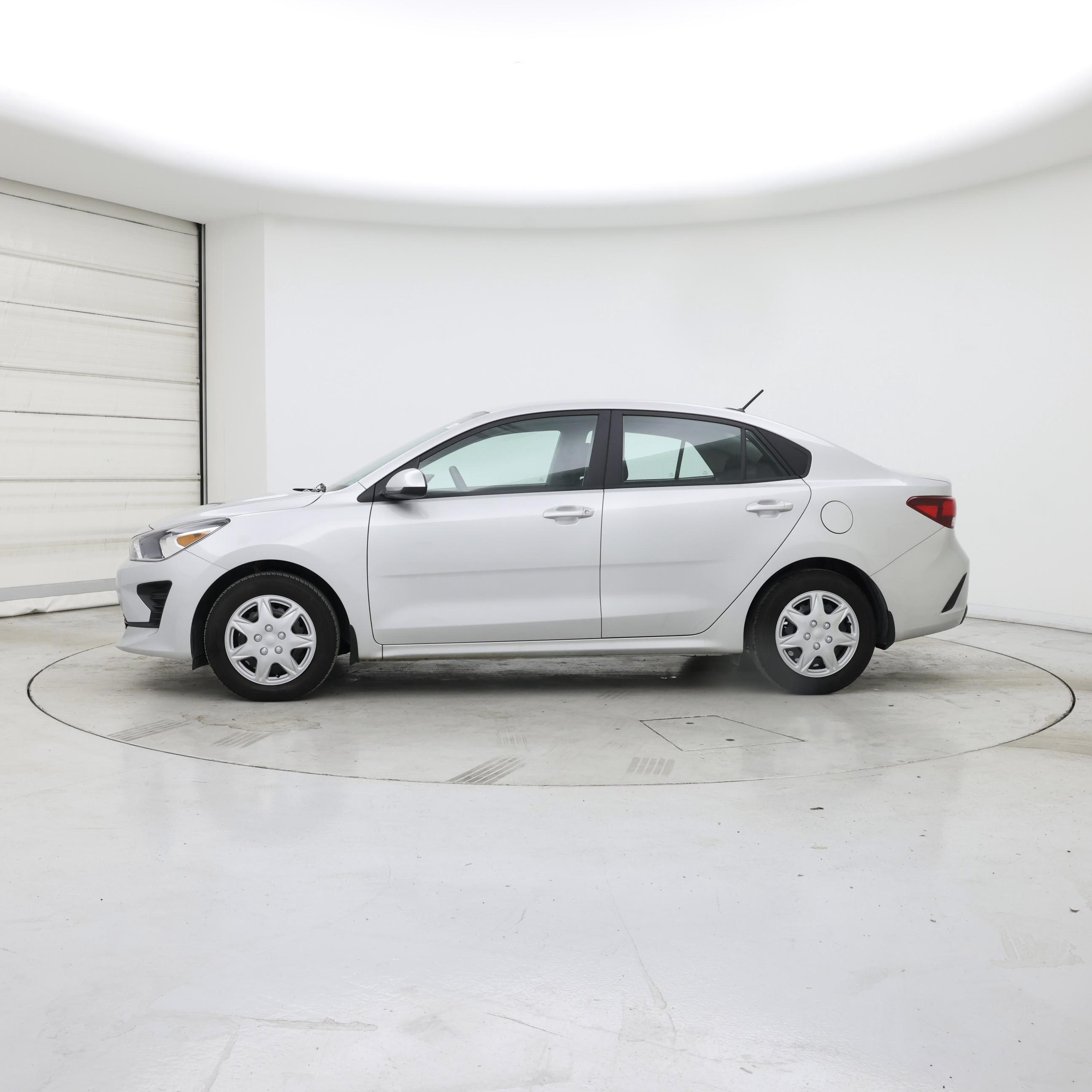 Thumbnail: 2022 Kia Rio - 3