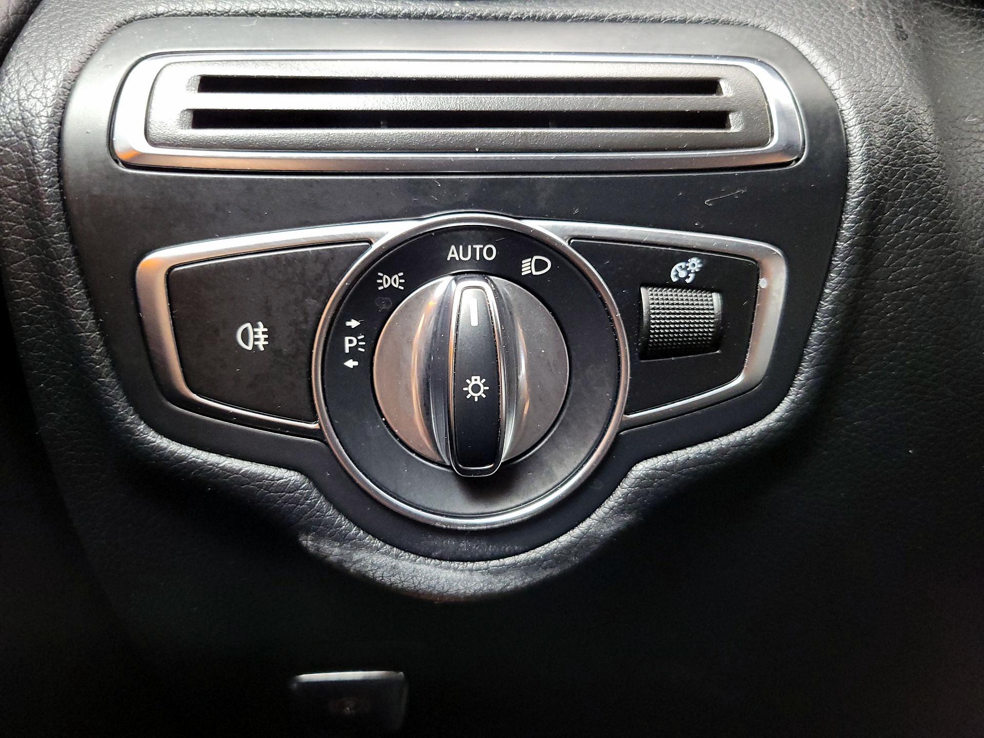 Thumbnail: 2018 Mercedes-Benz GLC - 13