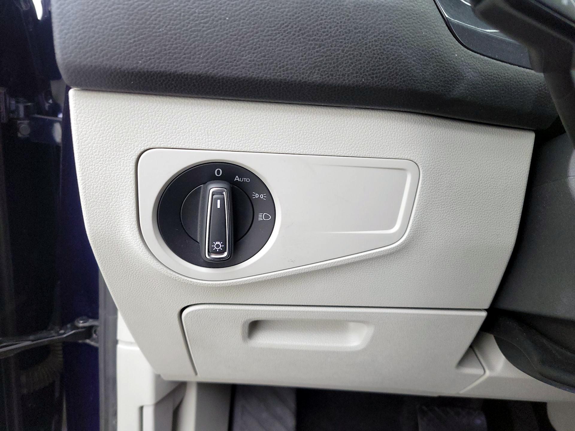 Thumbnail: 2022 Volkswagen Tiguan - 13