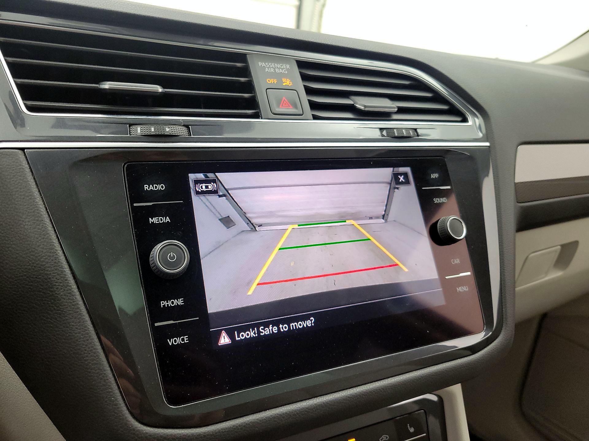 Thumbnail: 2022 Volkswagen Tiguan - 14