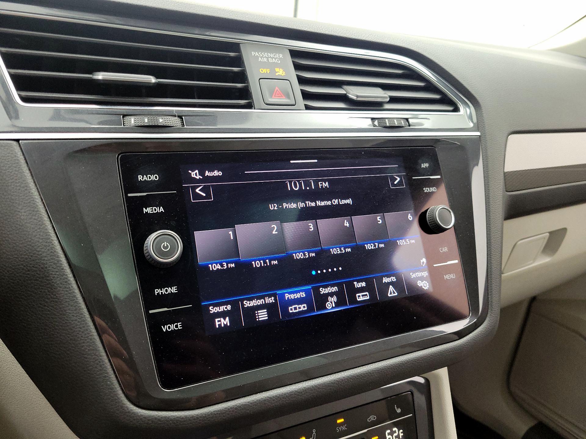 Thumbnail: 2022 Volkswagen Tiguan - 15