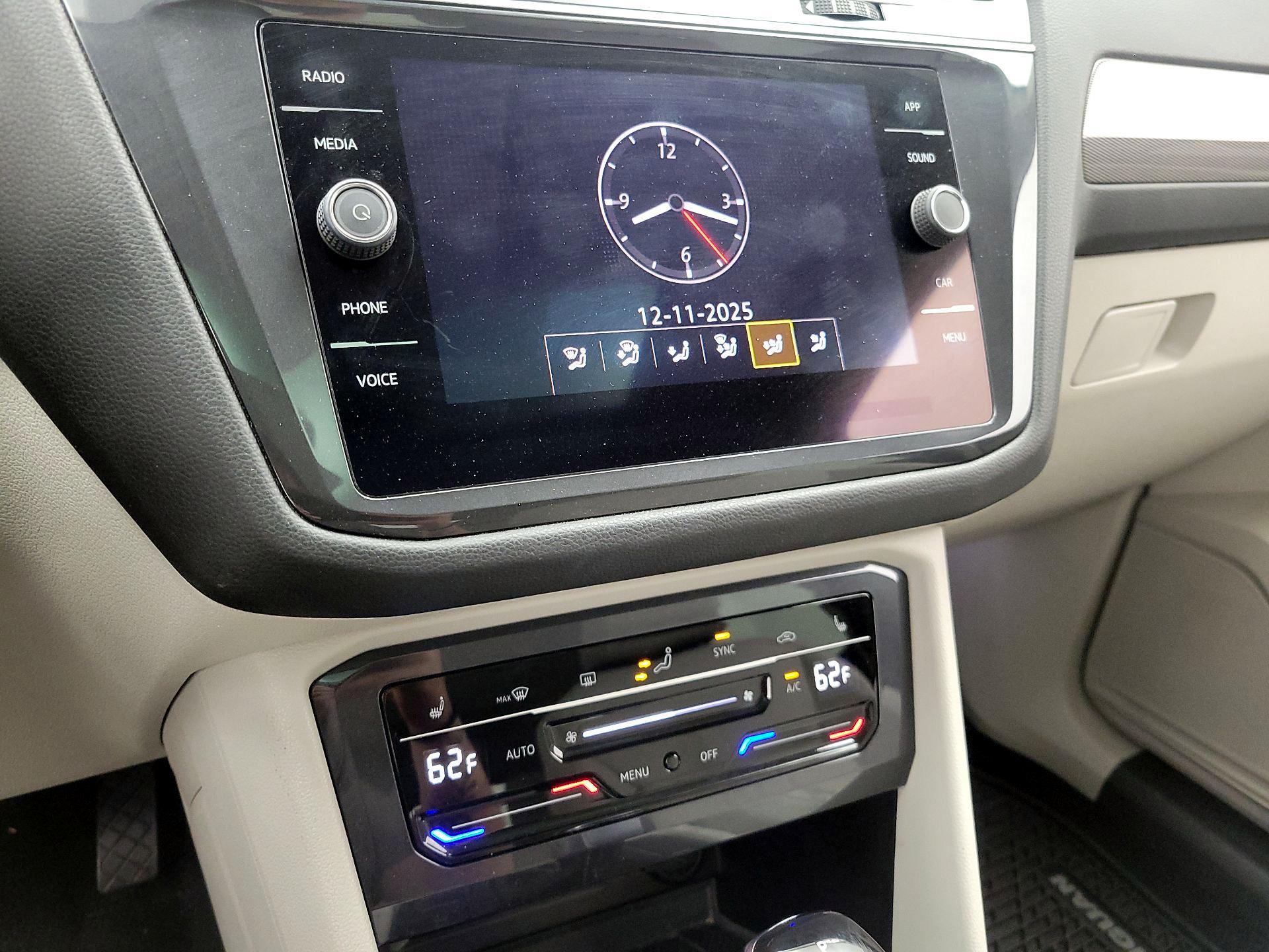 Thumbnail: 2022 Volkswagen Tiguan - 16