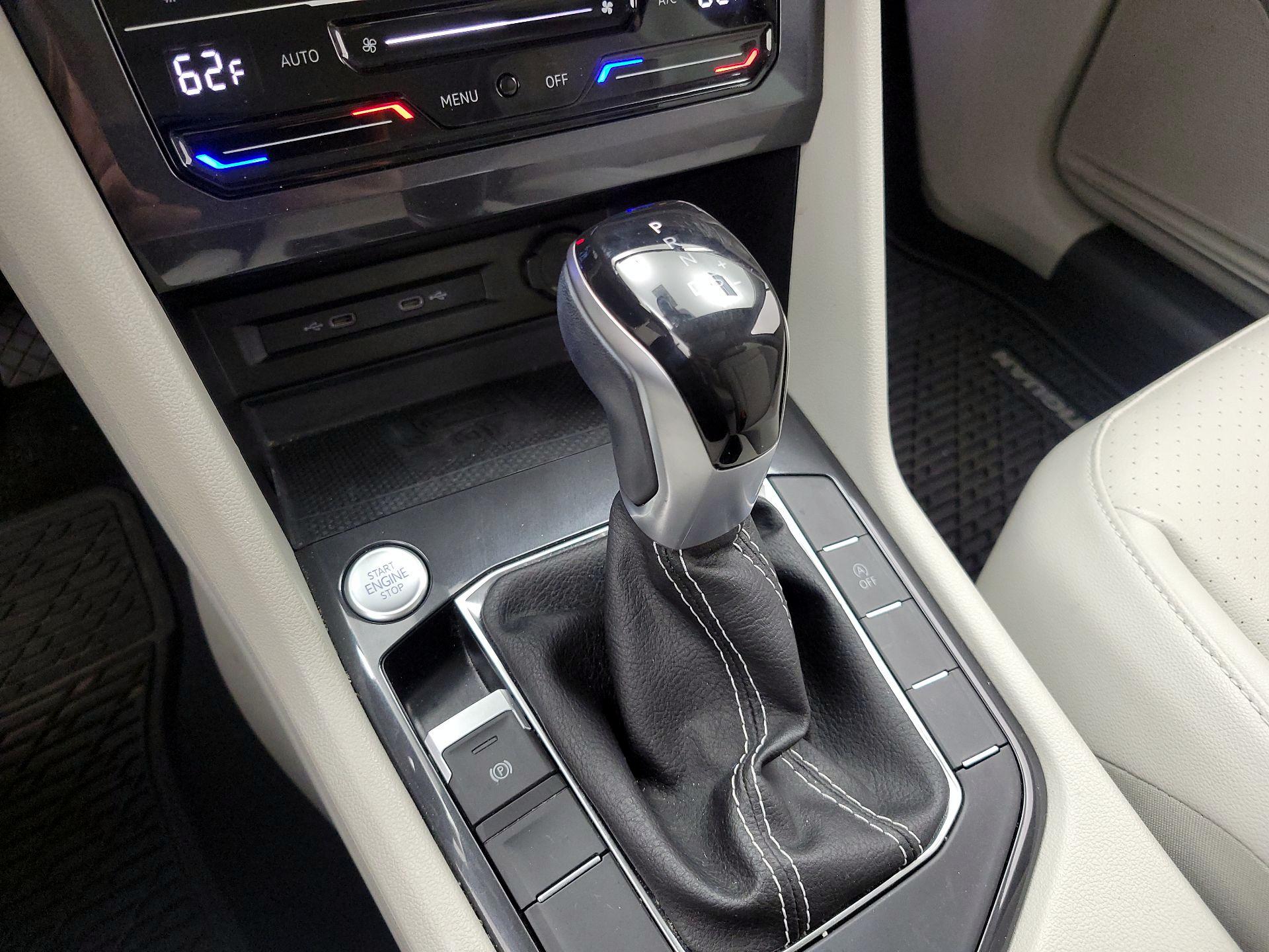 Thumbnail: 2022 Volkswagen Tiguan - 17