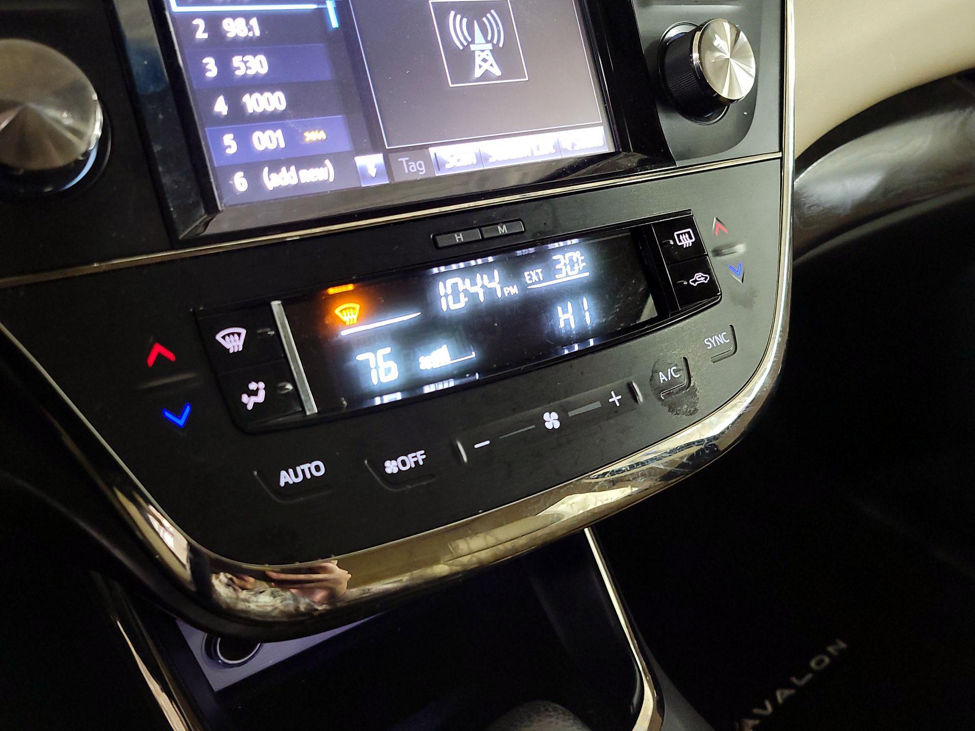 Thumbnail: 2016 Toyota Avalon - 15