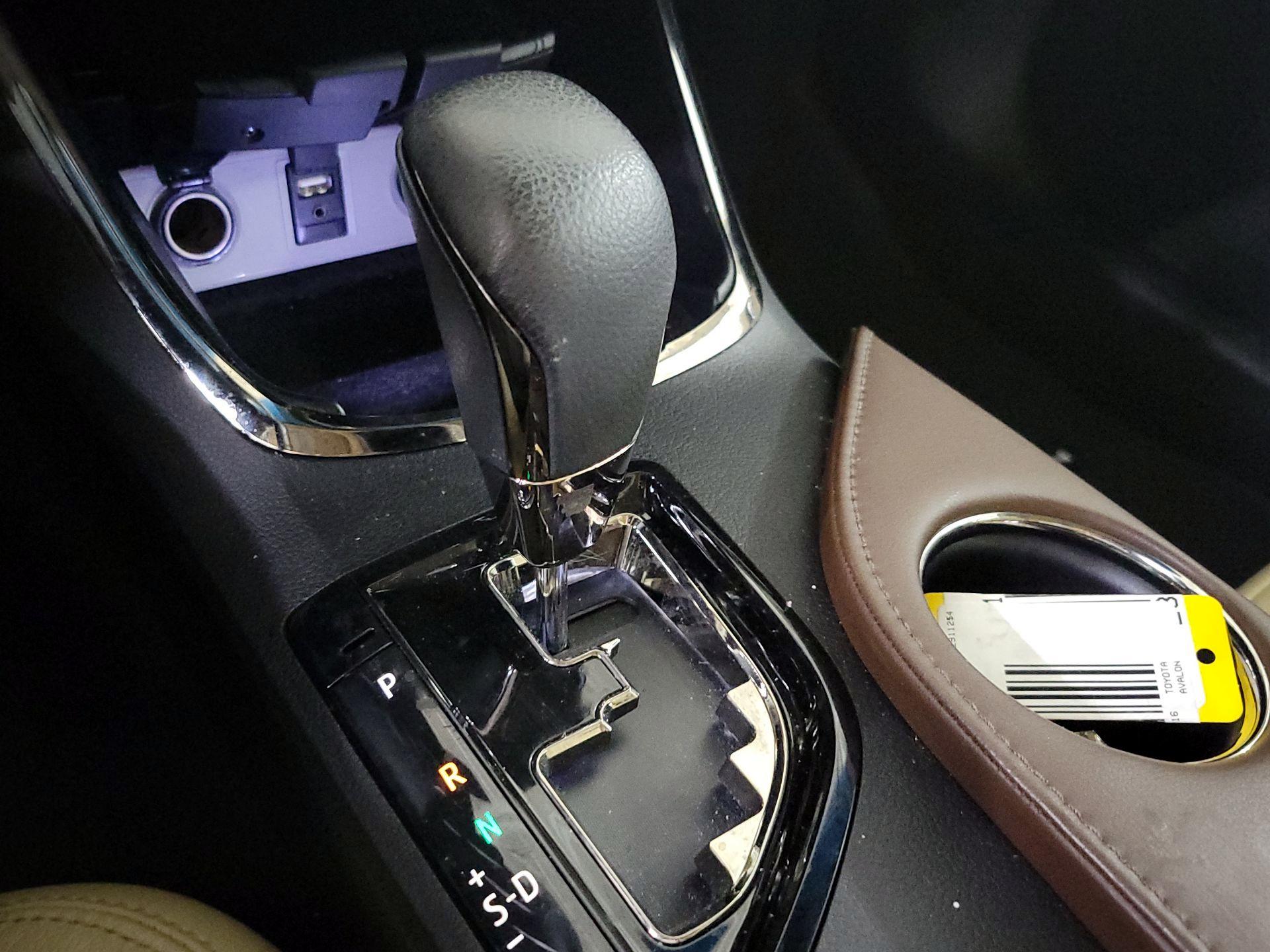 Thumbnail: 2016 Toyota Avalon - 16