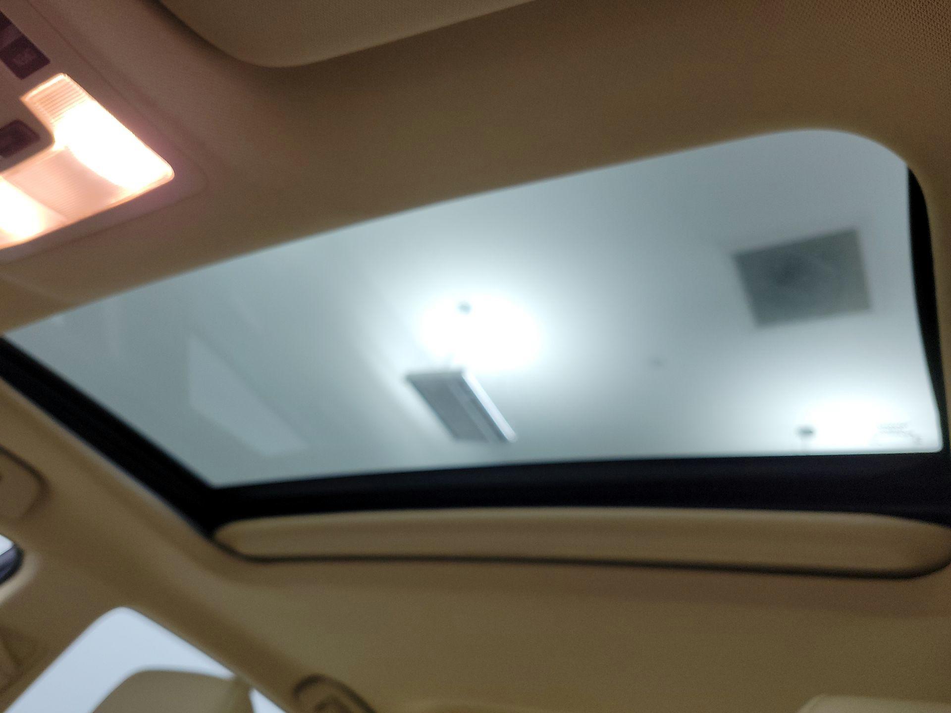 Thumbnail: 2016 Toyota Avalon - 18