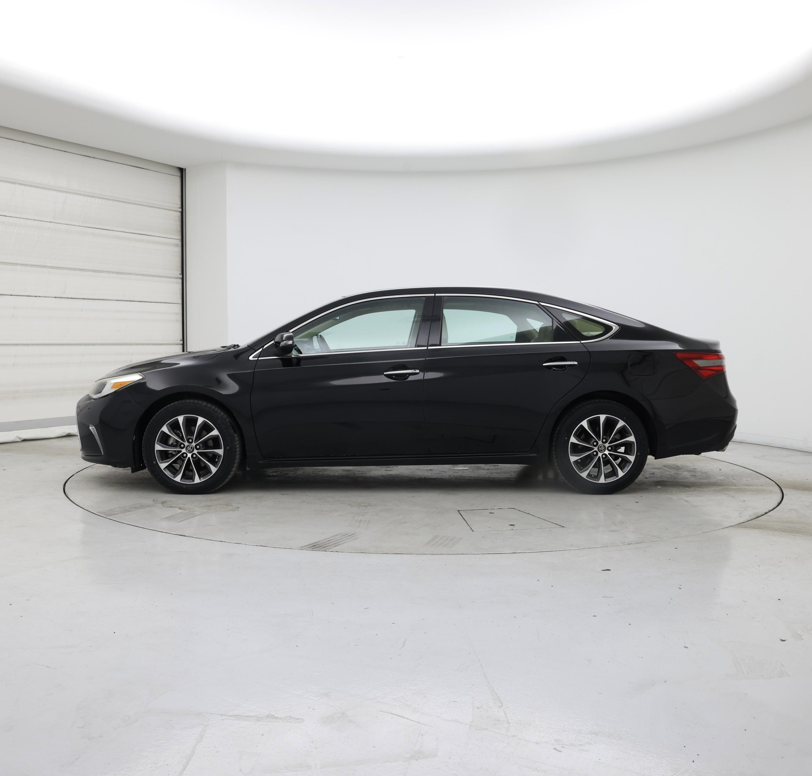 Thumbnail: 2016 Toyota Avalon - 3