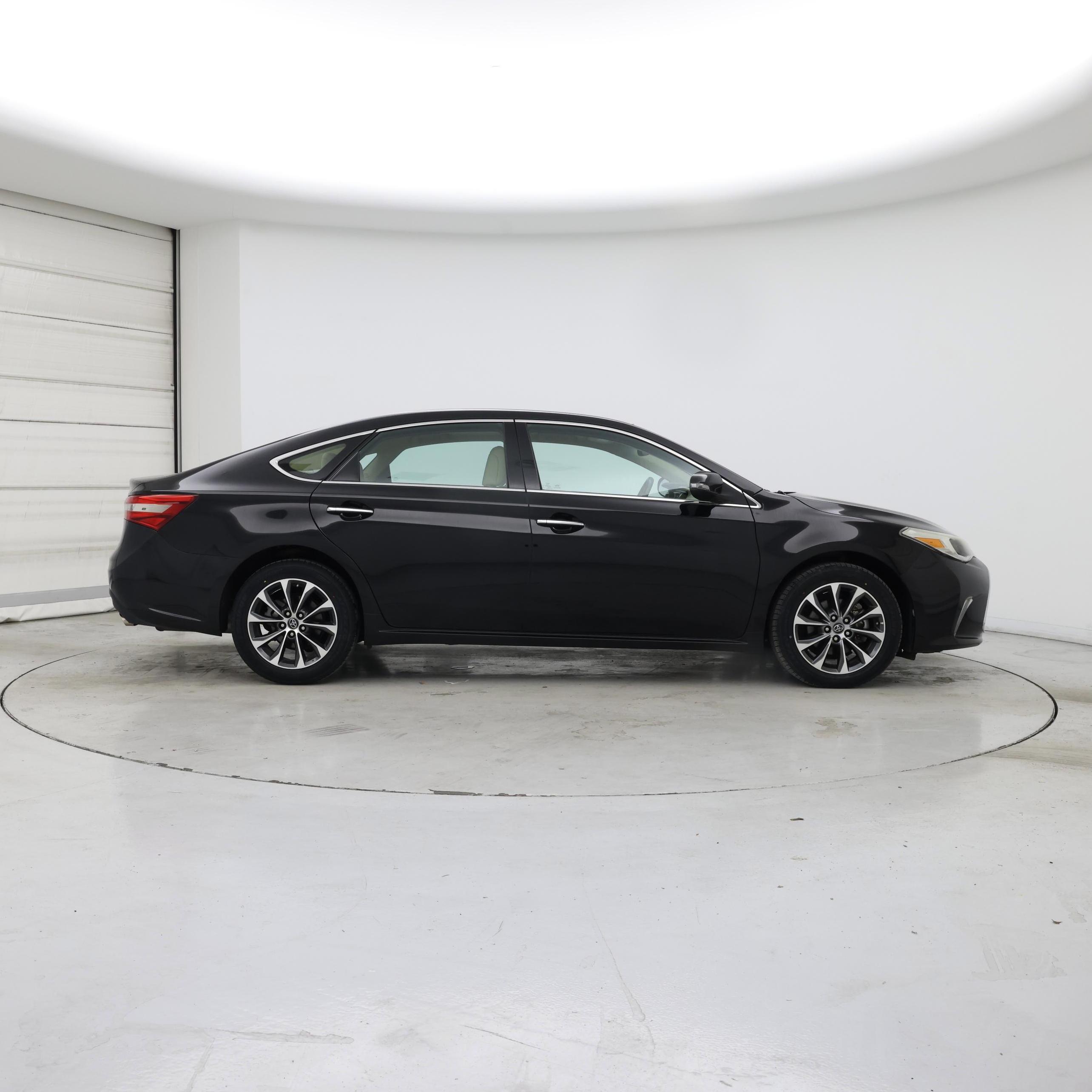 Thumbnail: 2016 Toyota Avalon - 7