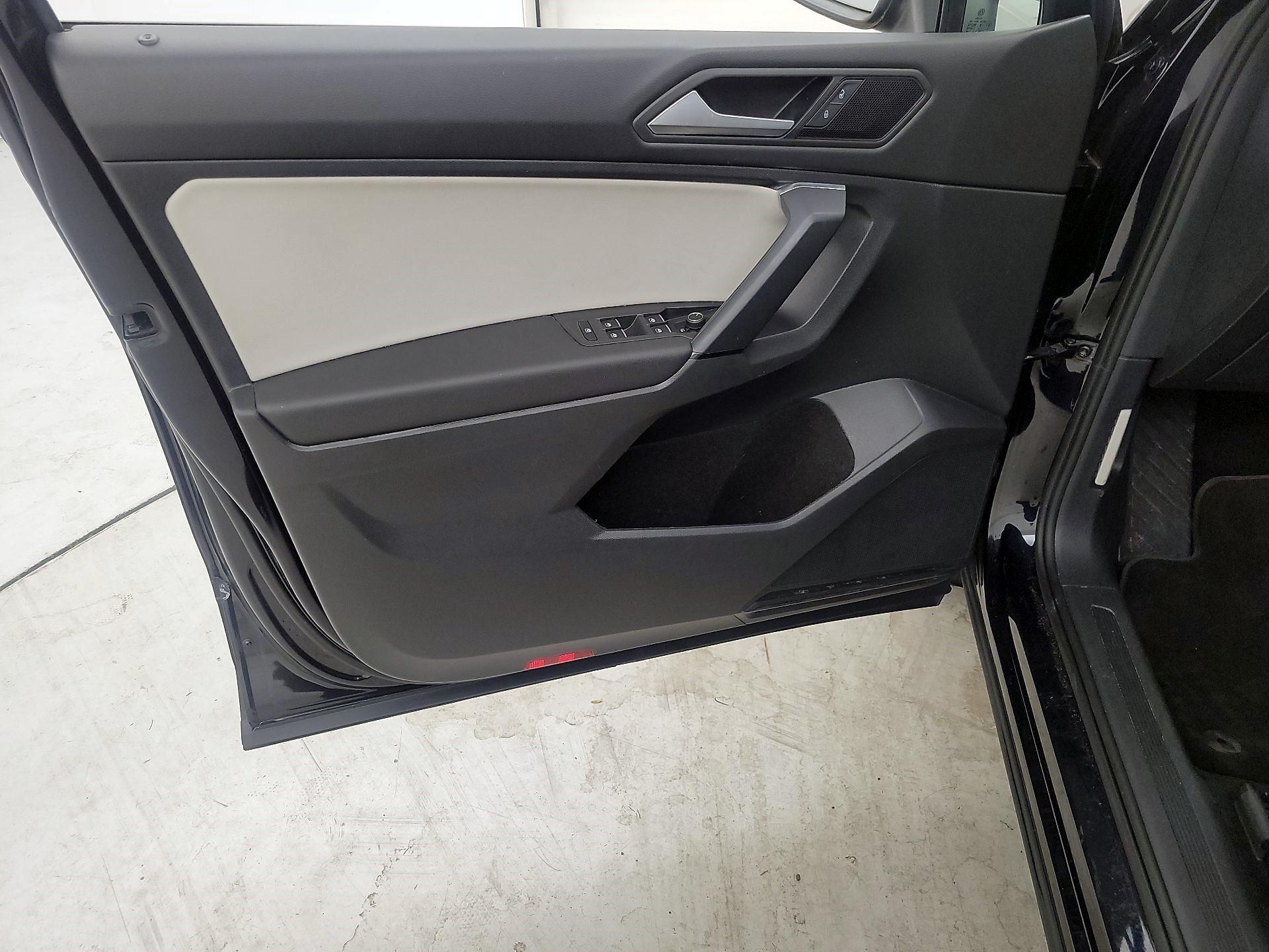 Thumbnail: 2019 Volkswagen Tiguan - 10