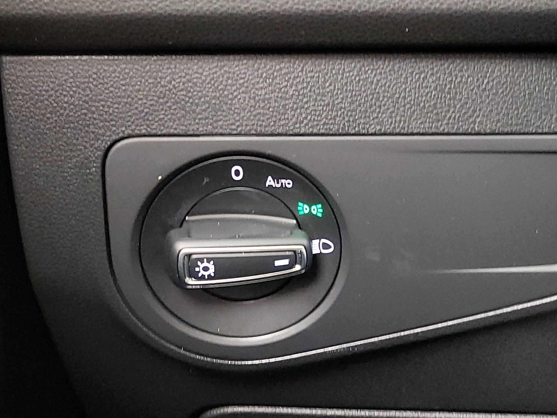 Thumbnail: 2019 Volkswagen Tiguan - 11