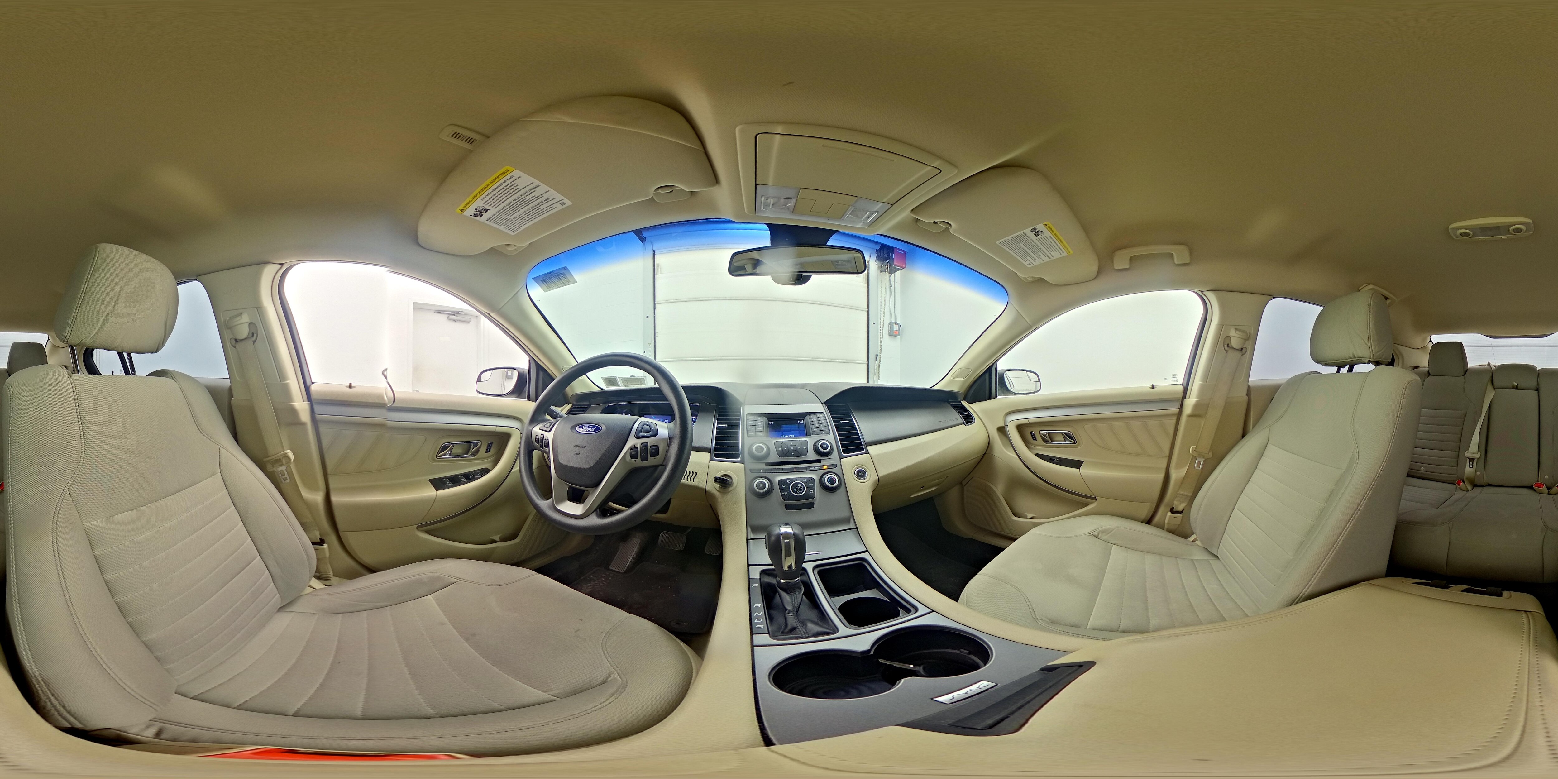 2016 Ford Taurus SE - Photo 24