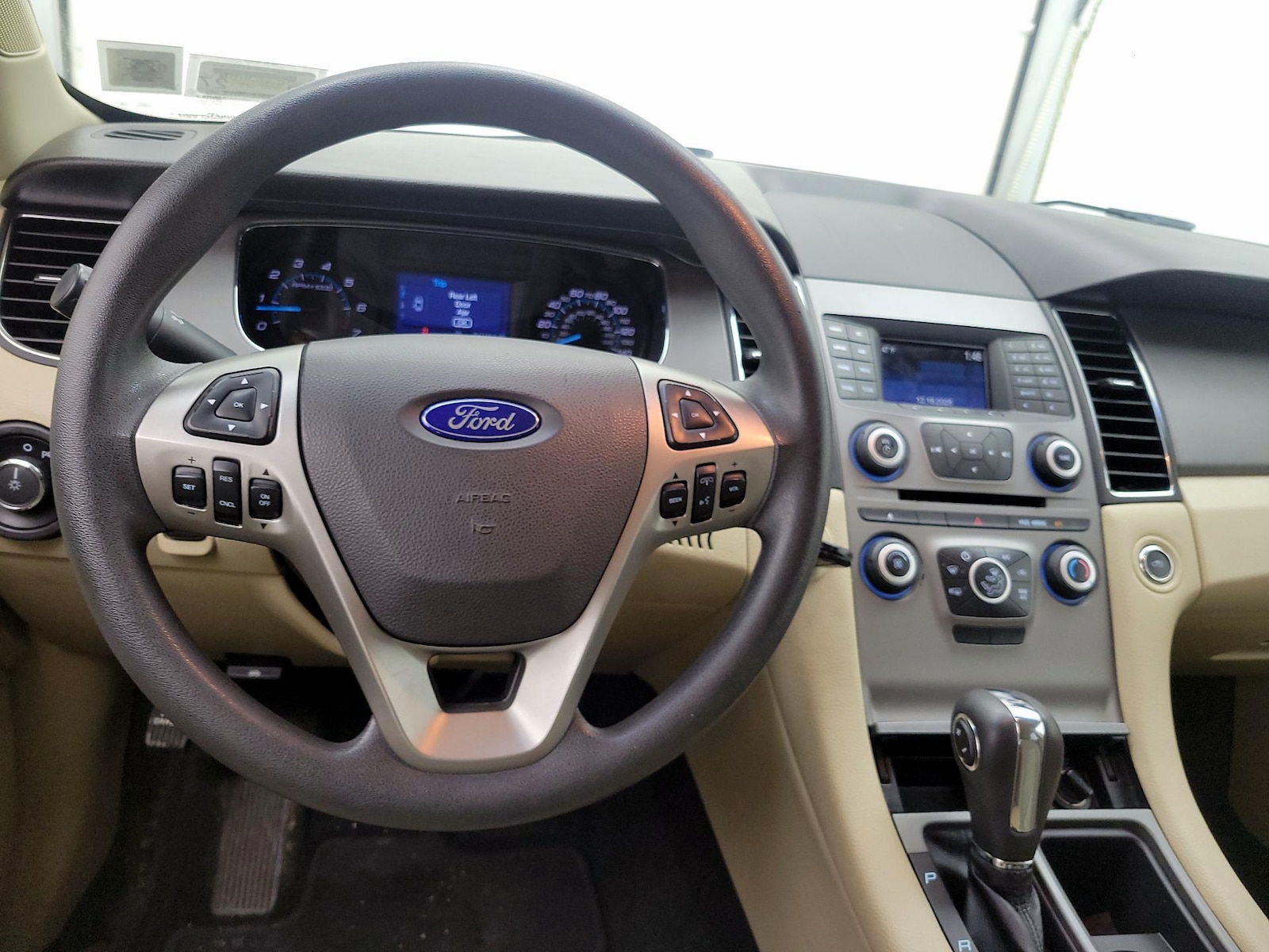 2016 Ford Taurus SE - Photo 11
