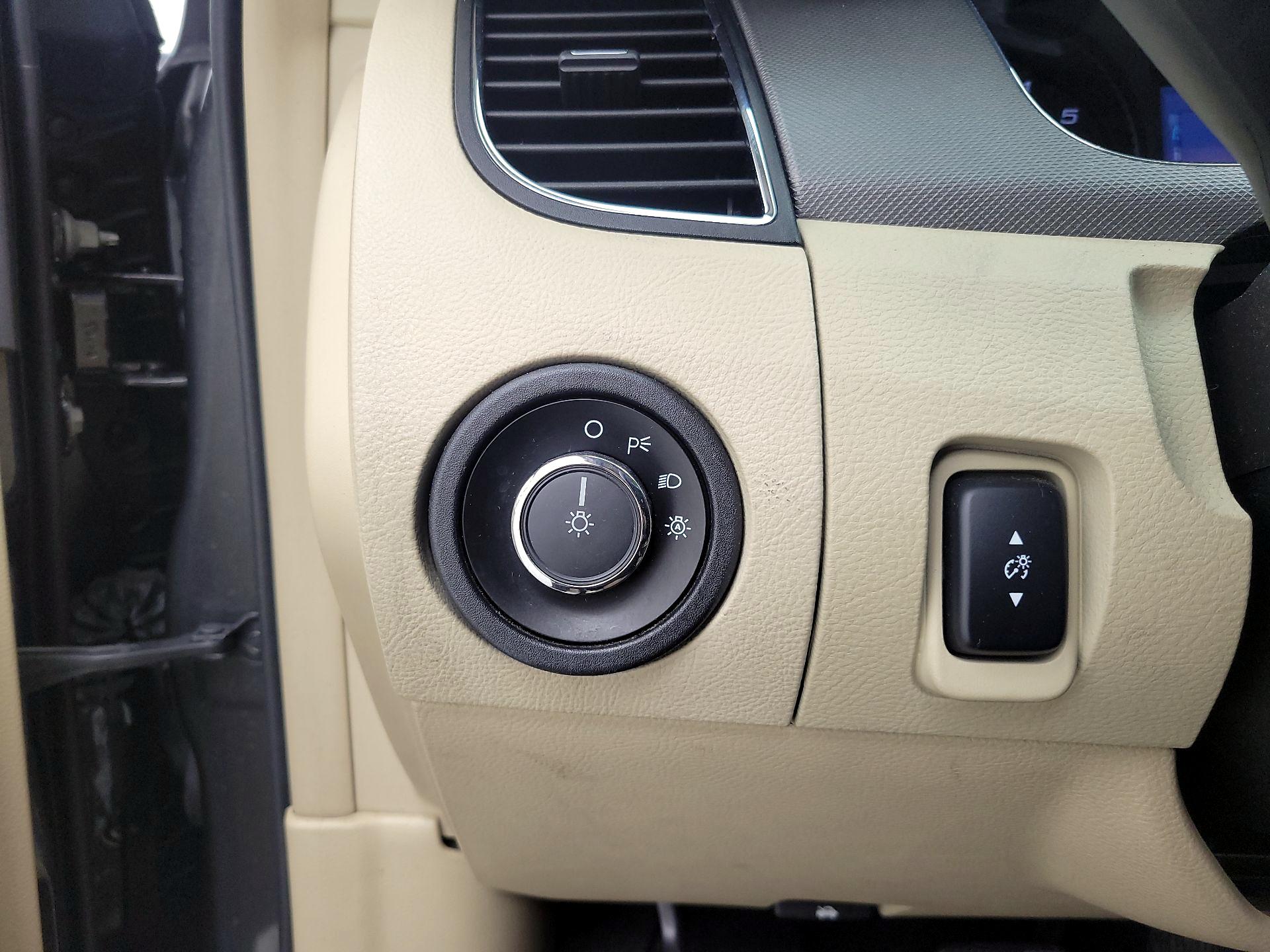 Thumbnail: 2016 Ford Taurus - 13