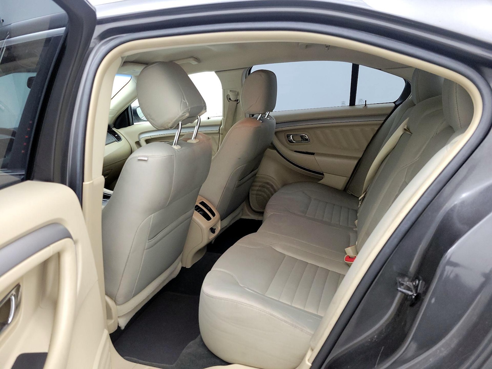 2016 Ford Taurus SE - Photo 20
