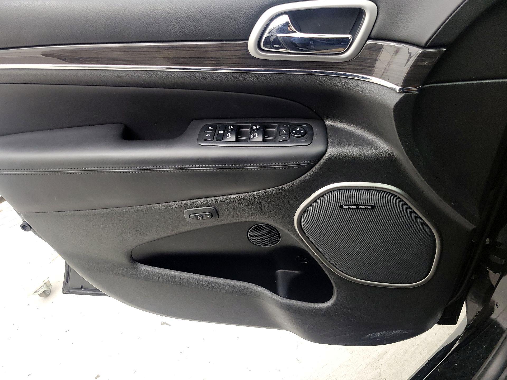 Thumbnail: 2018 Jeep Grand Cherokee - 12