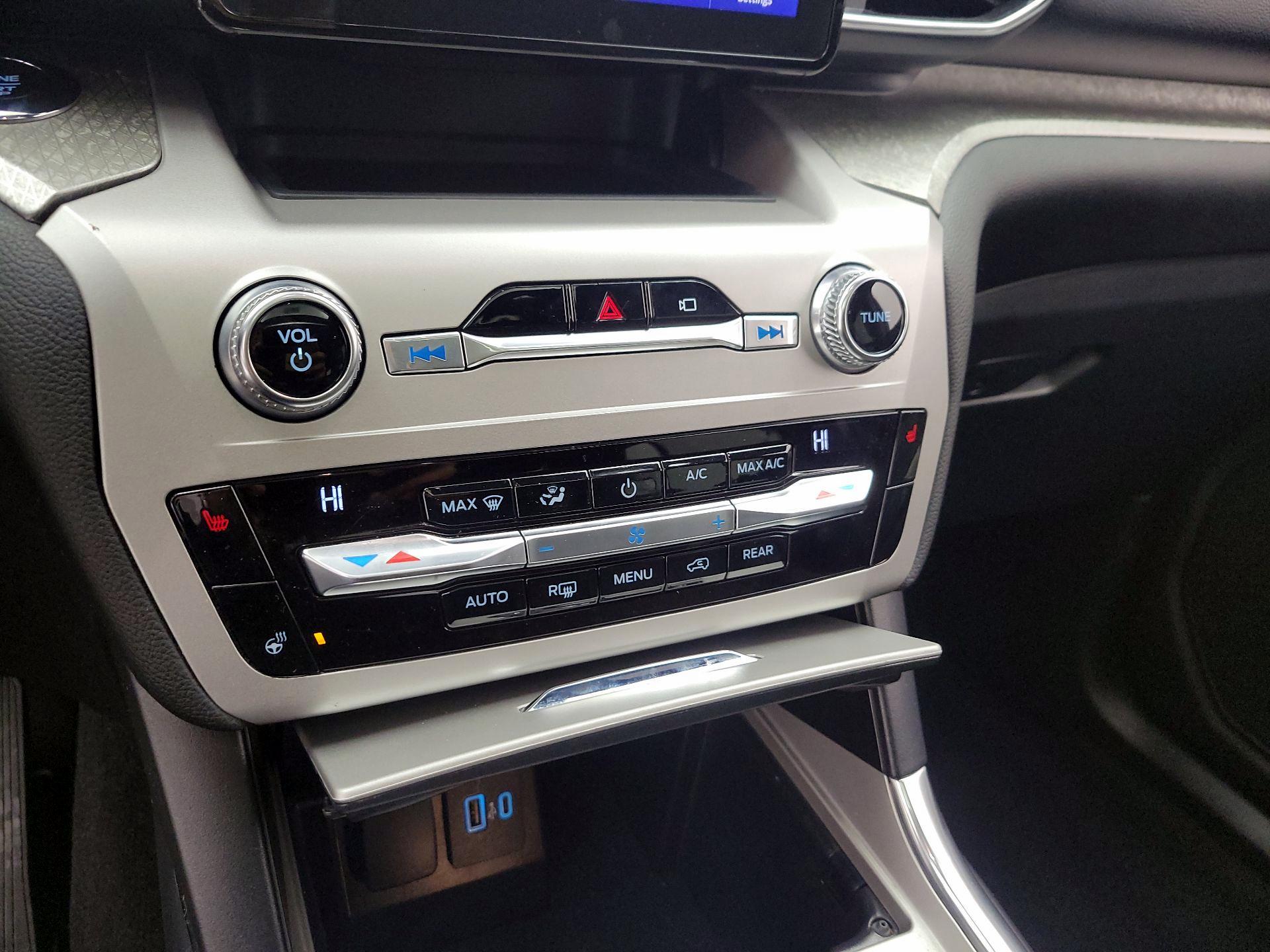 Thumbnail: 2021 Ford Explorer - 16