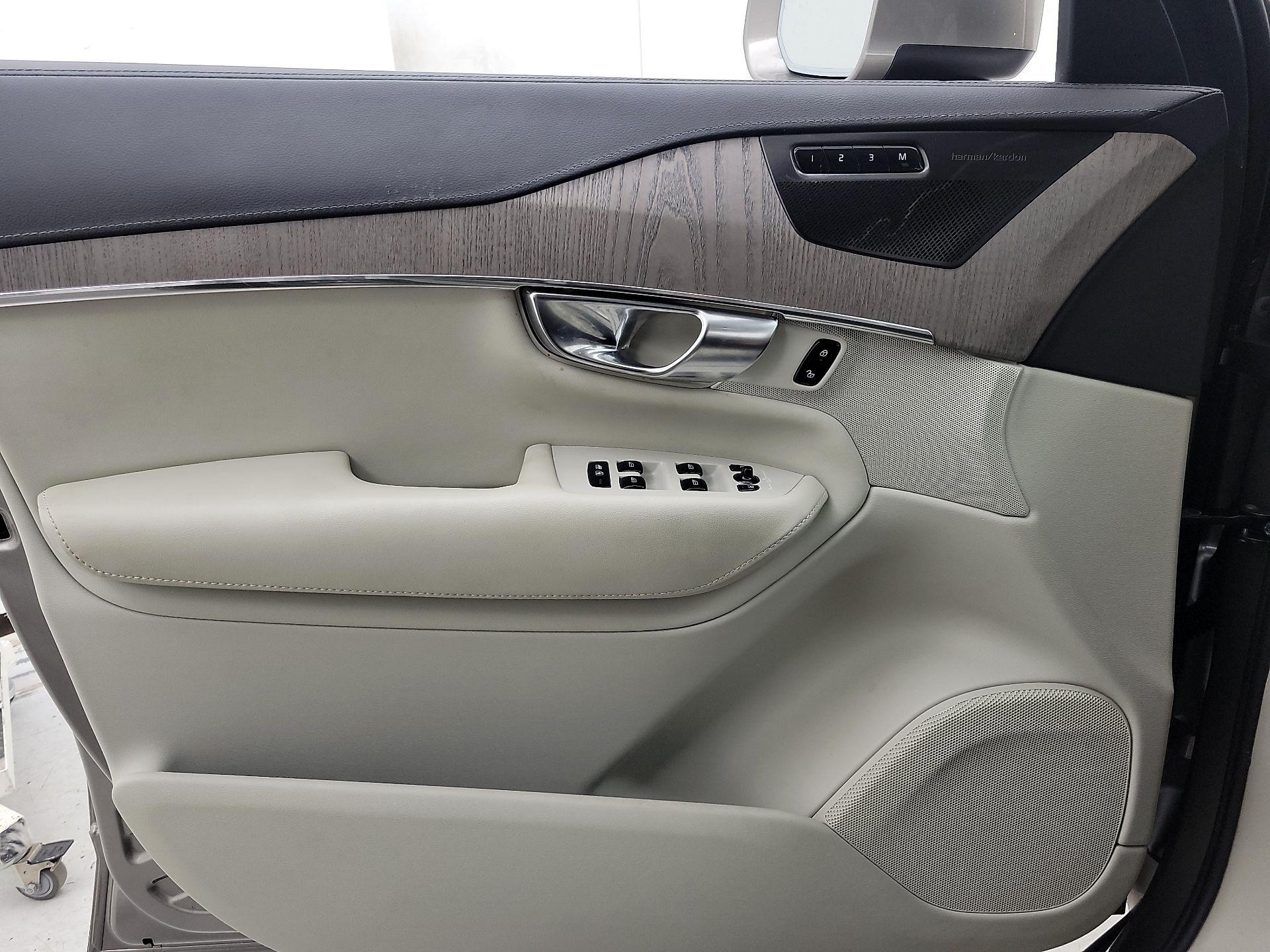 Thumbnail: 2021 Volvo XC90 - 12