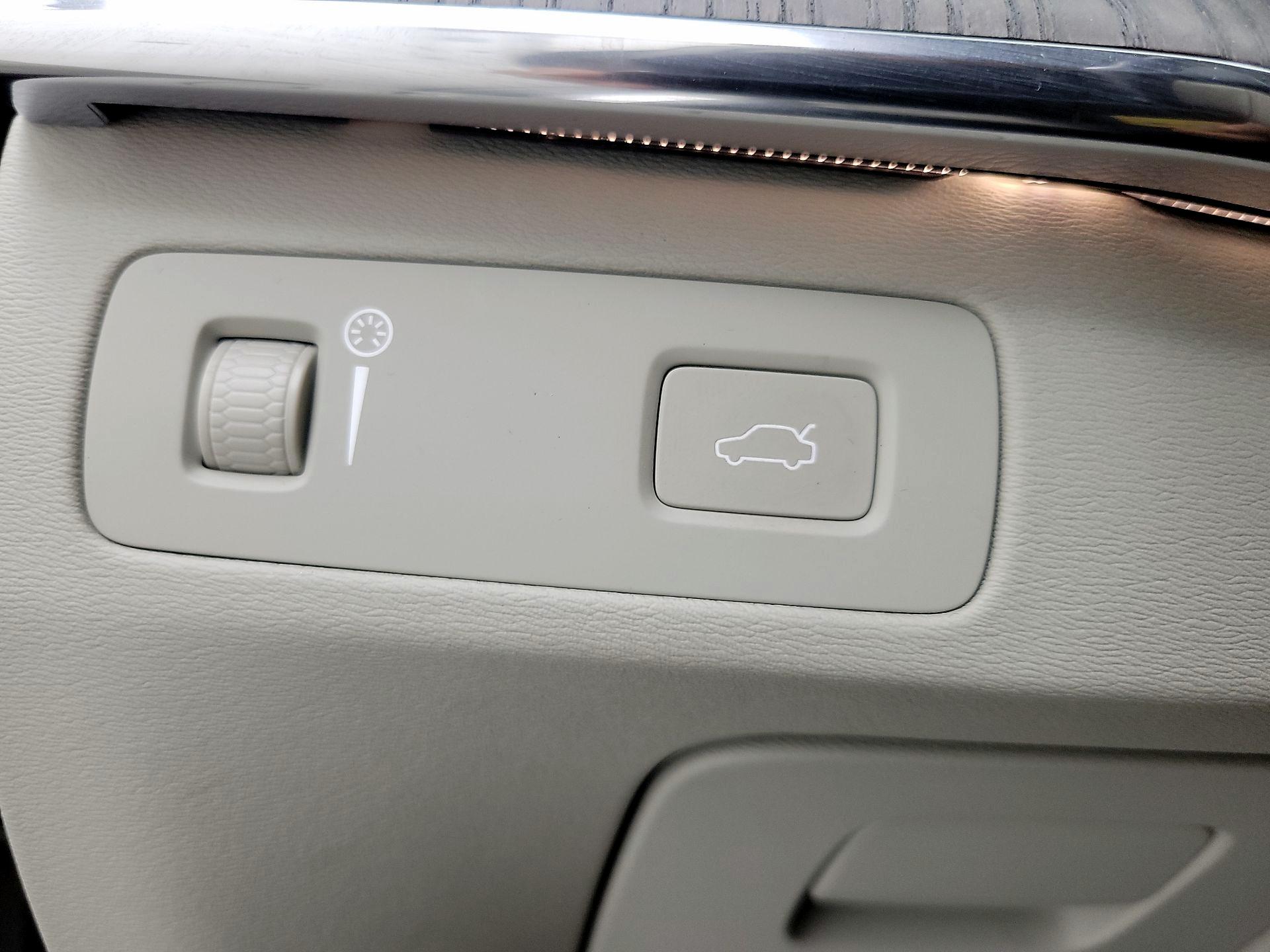 Thumbnail: 2021 Volvo XC90 - 13