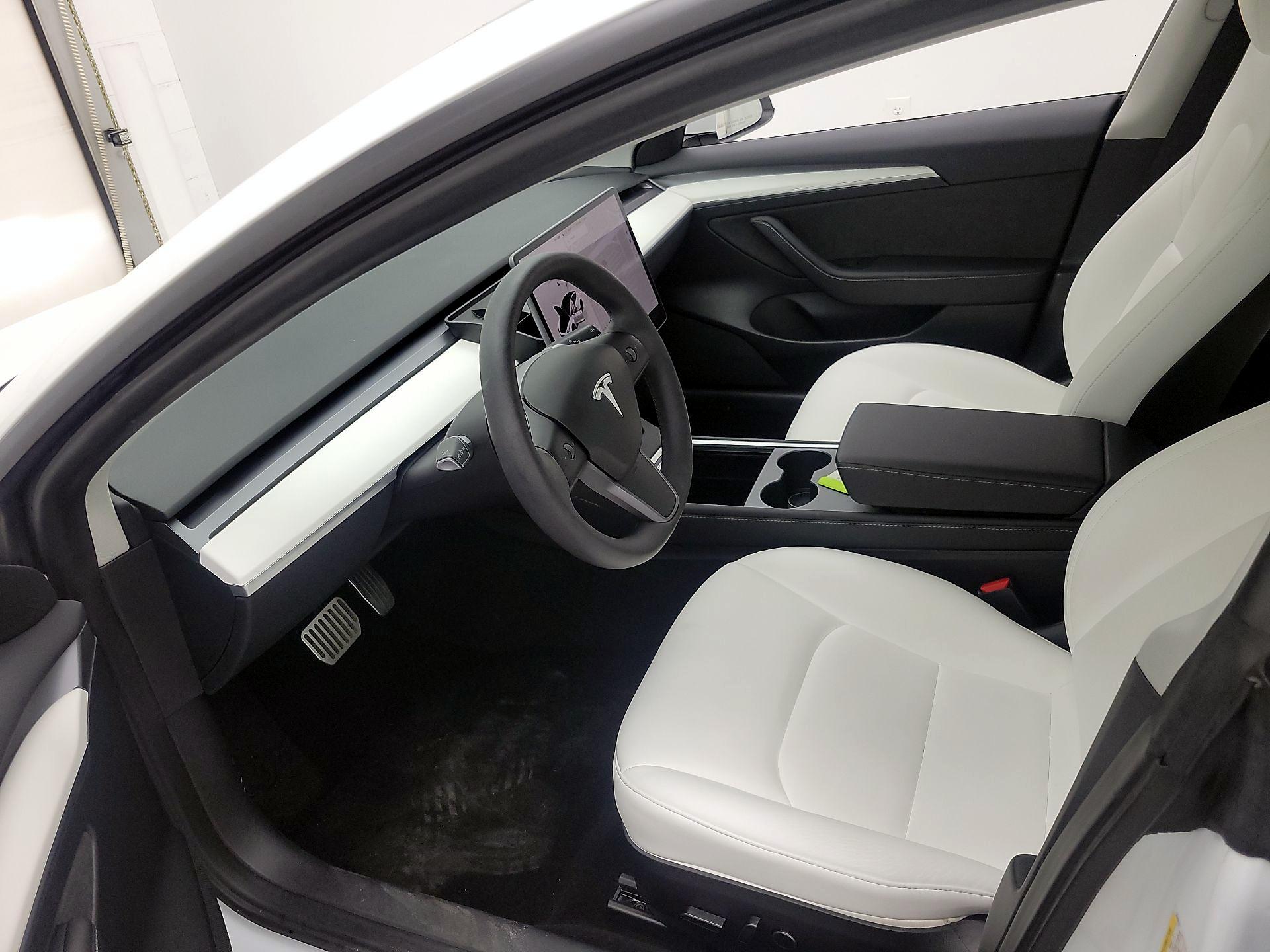 Thumbnail: 2023 Tesla Model 3 - 11